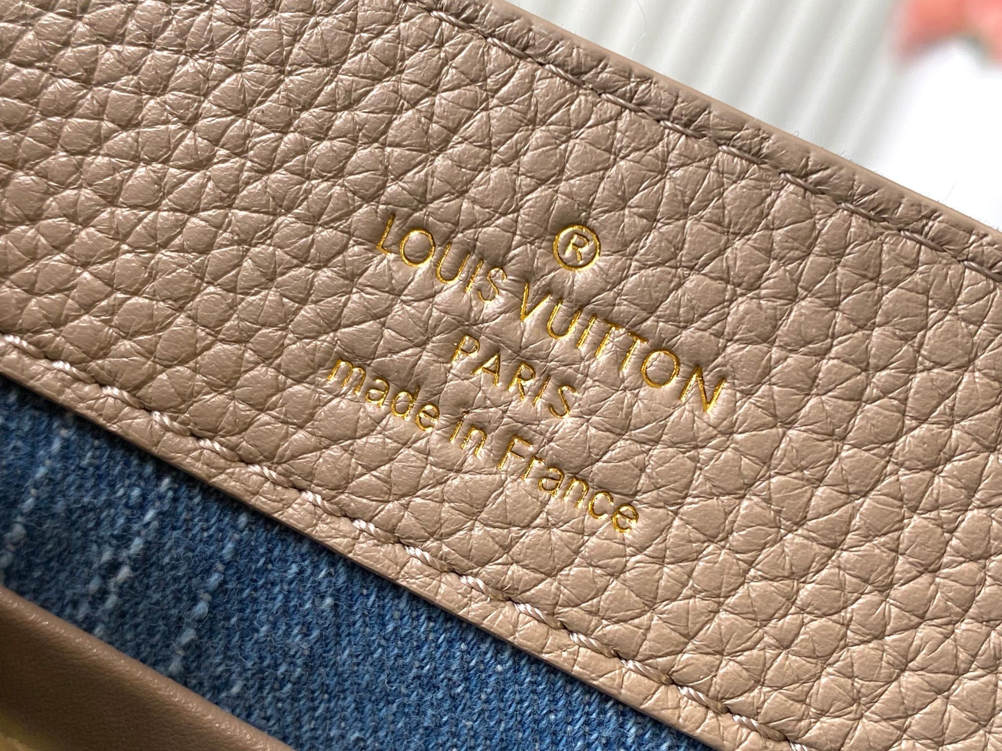 ❤️正品原料🔹动态芯片🔹M12947/M48865淡咖丹宁花朵刺绣款🔹本款 Capucines 手袋为M