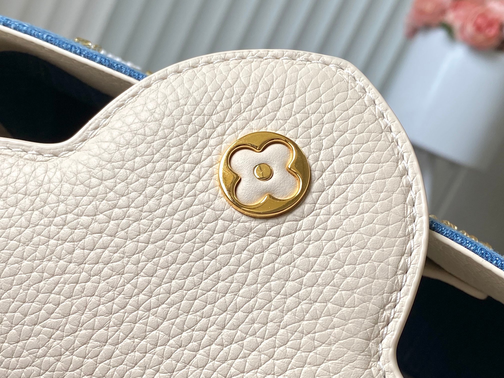 ❤️正品原料🔹动态芯片🔹M12947/M48865奶白丹宁花朵刺绣款🔹本款 Capucines 手袋为M