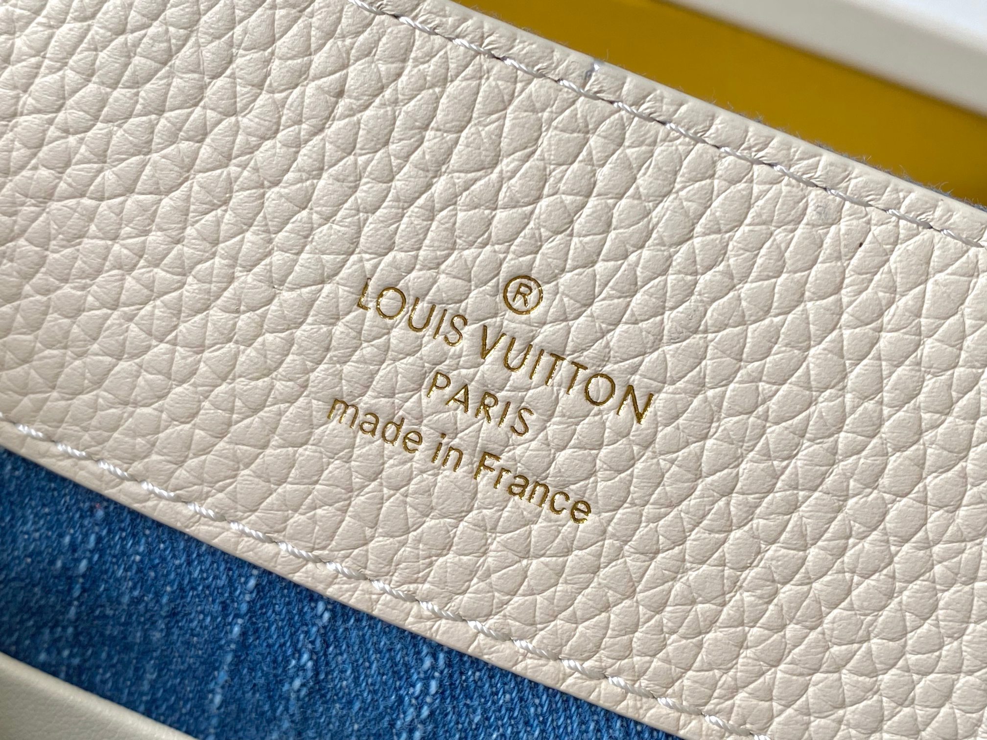 ❤️正品原料🔹动态芯片🔹M12947/M48865奶白丹宁花朵刺绣款🔹本款 Capucines 手袋为M