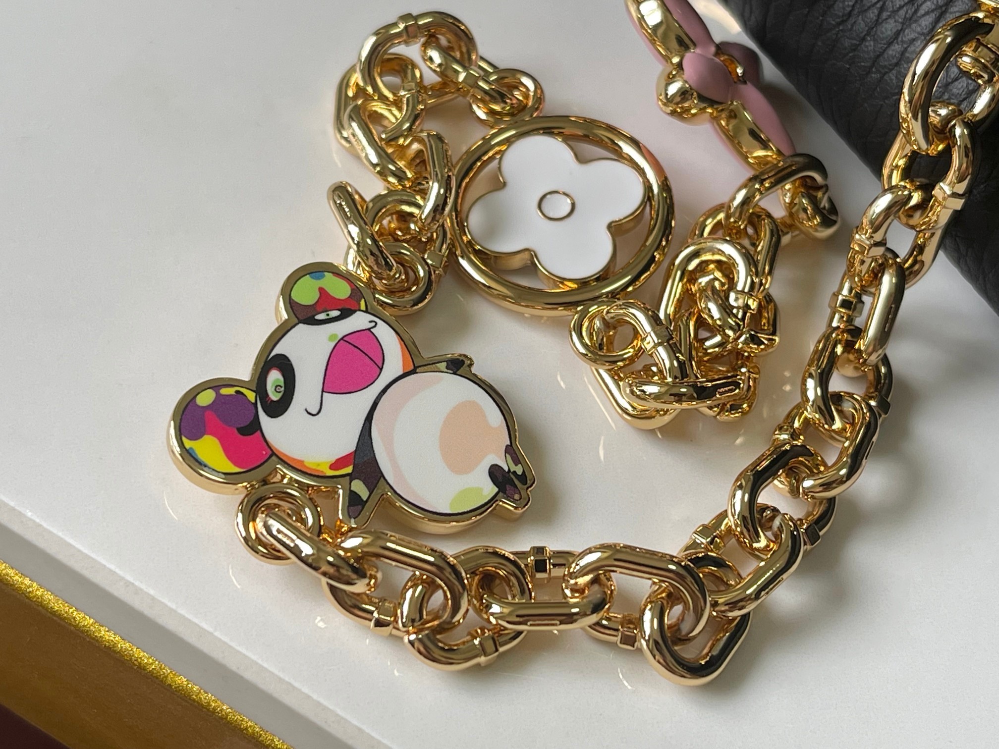 ❤️正品原料🔹特级精品🔹动态芯片🔹M13878/M48865黑拼三彩🔹在展现轻快魅力X村上系列中 重新诠