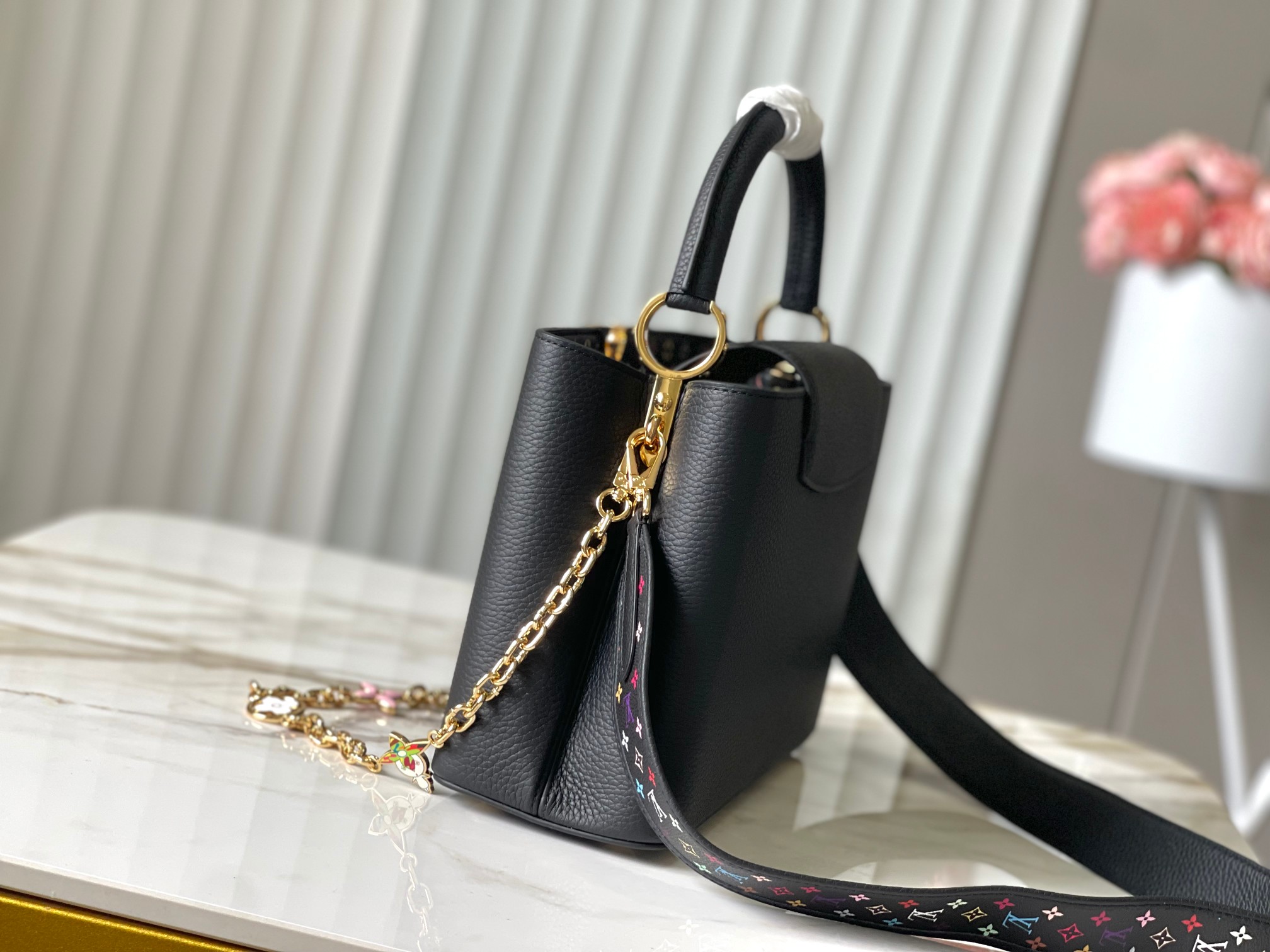 ❤️正品原料🔹特级精品🔹动态芯片🔹M13878/M48865黑拼三彩🔹在展现轻快魅力X村上系列中 重新诠