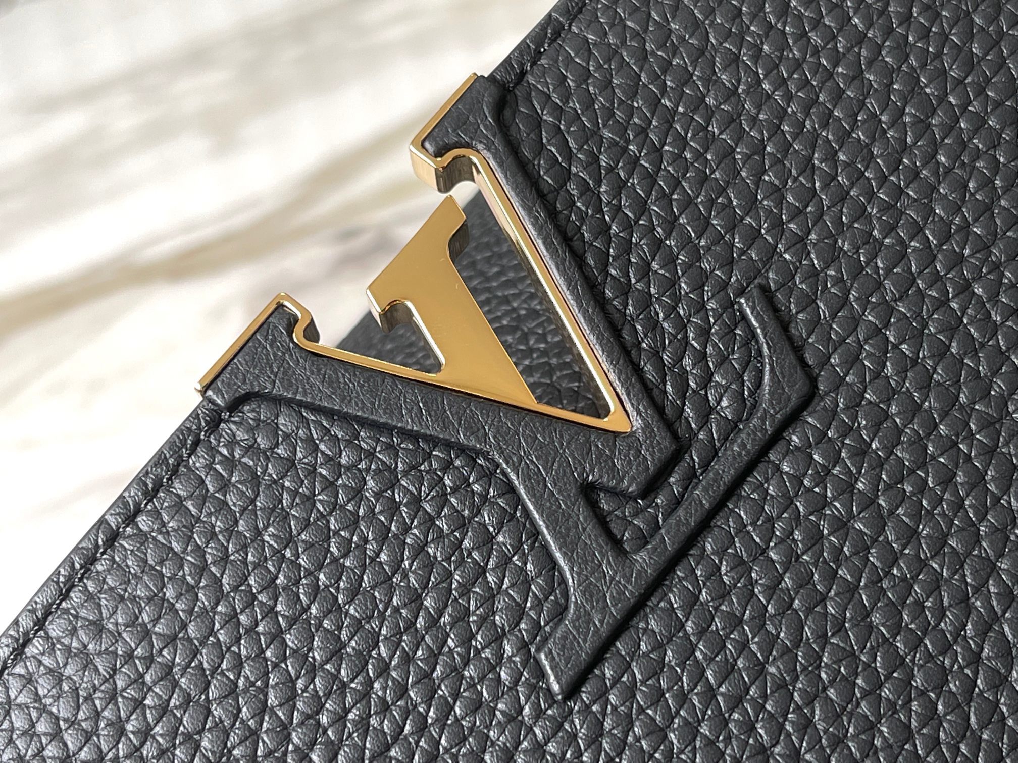 ❤️正品原料🔹特级精品🔹动态芯片🔹M13878/M48865黑拼三彩🔹在展现轻快魅力X村上系列中 重新诠