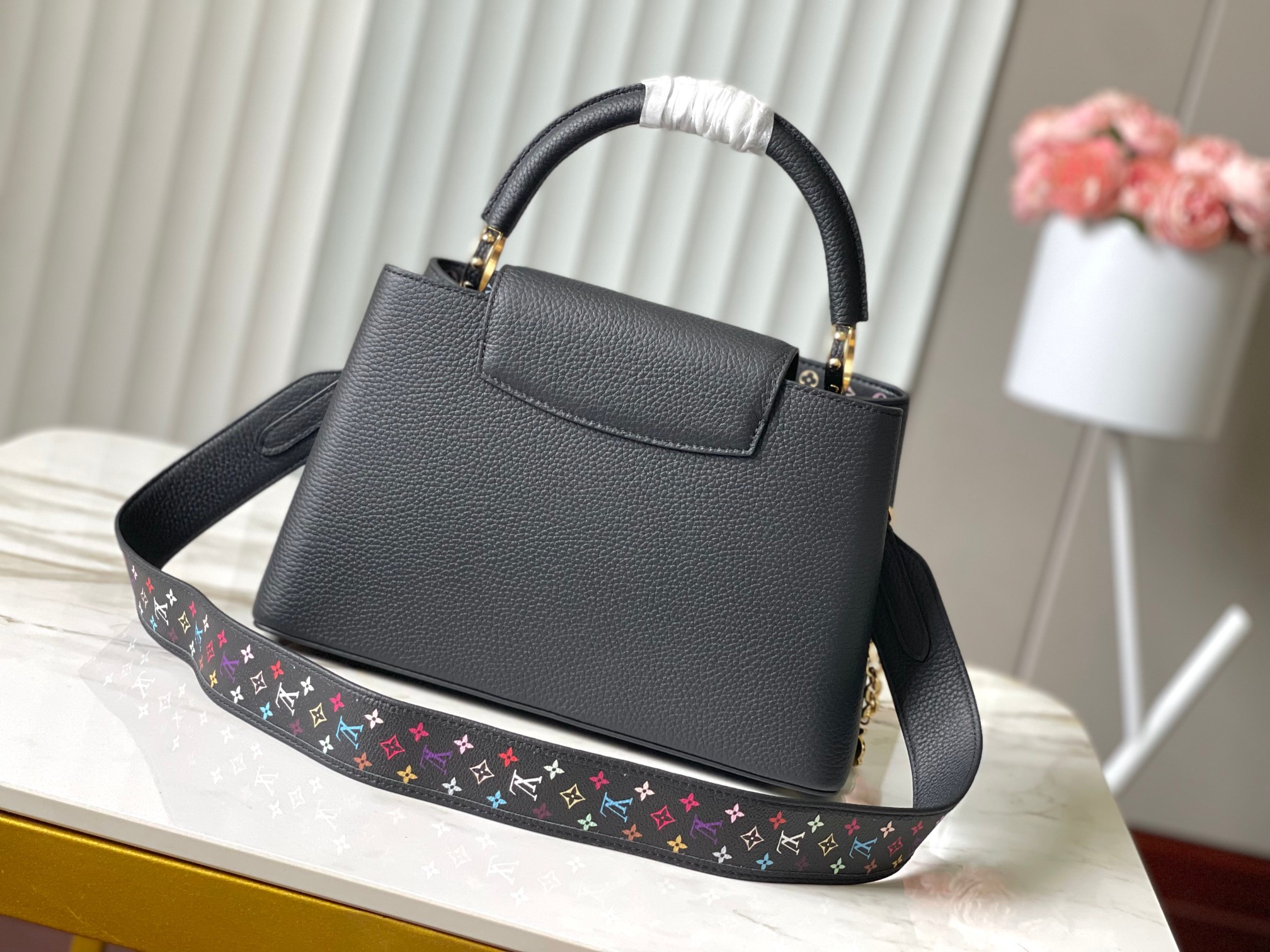 ❤️正品原料🔹特级精品🔹动态芯片🔹M13878/M48865黑拼三彩🔹在展现轻快魅力X村上系列中 重新诠