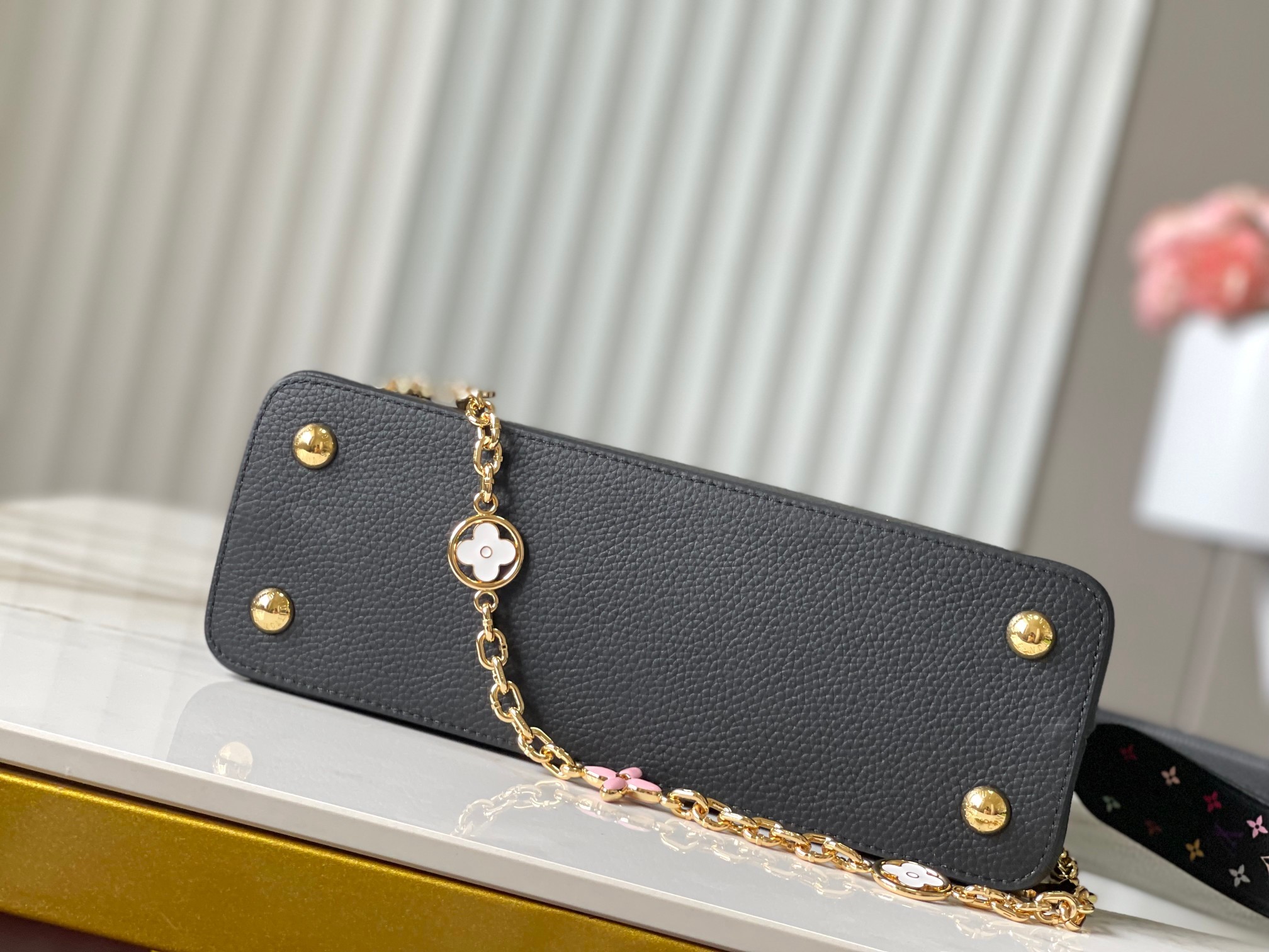 ❤️正品原料🔹特级精品🔹动态芯片🔹M13878/M48865黑拼三彩🔹在展现轻快魅力X村上系列中 重新诠