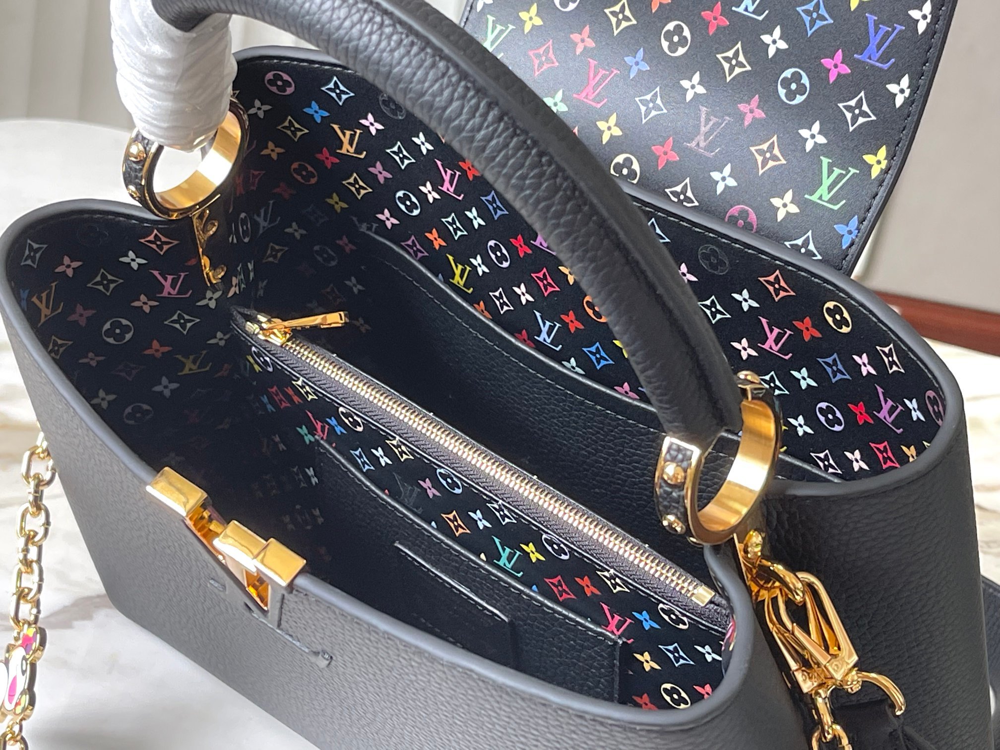 ❤️正品原料🔹特级精品🔹动态芯片🔹M13878/M48865黑拼三彩🔹在展现轻快魅力X村上系列中 重新诠