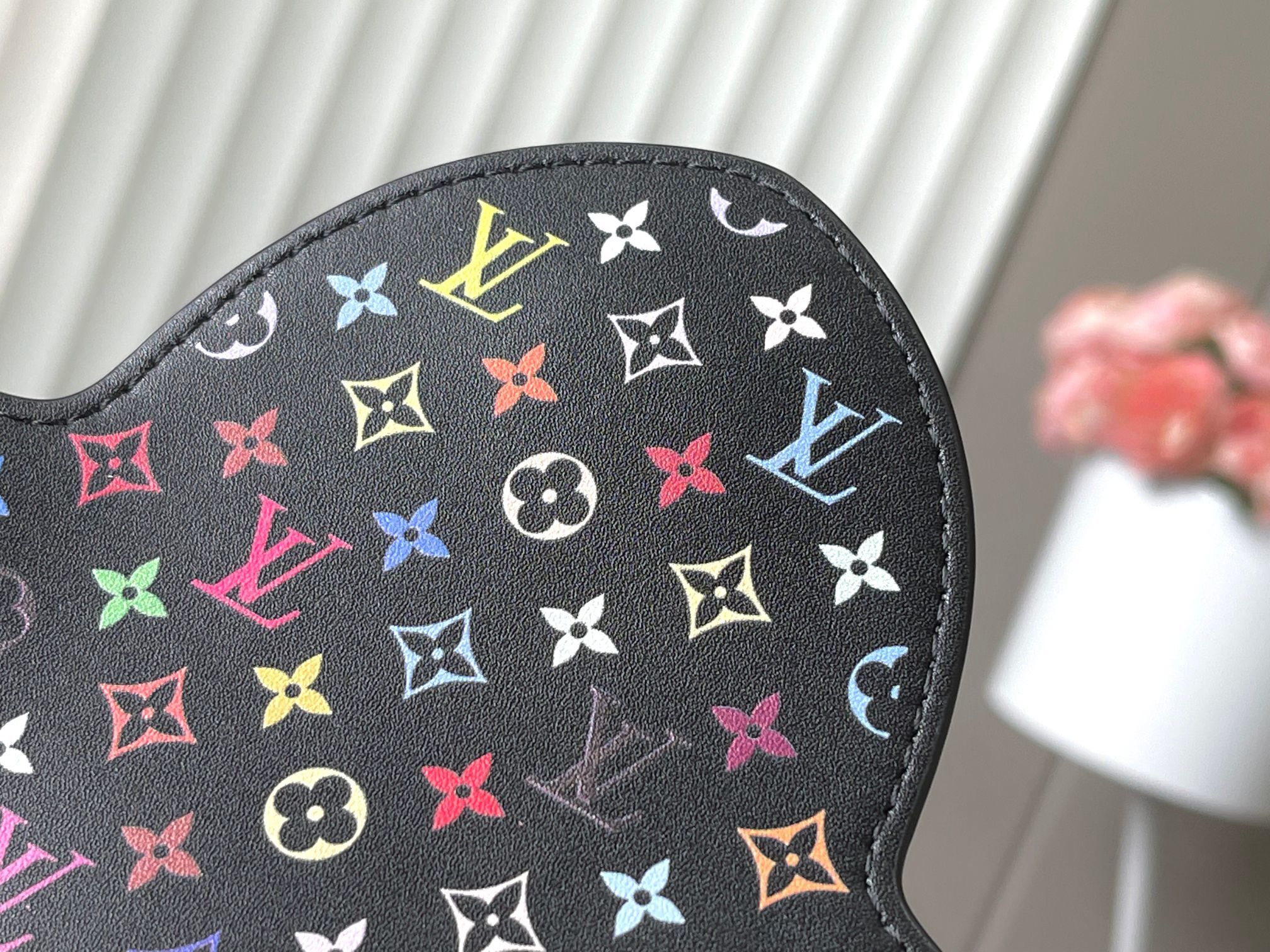 ❤️正品原料🔹特级精品🔹动态芯片🔹M13878/M48865黑拼三彩🔹在展现轻快魅力X村上系列中 重新诠