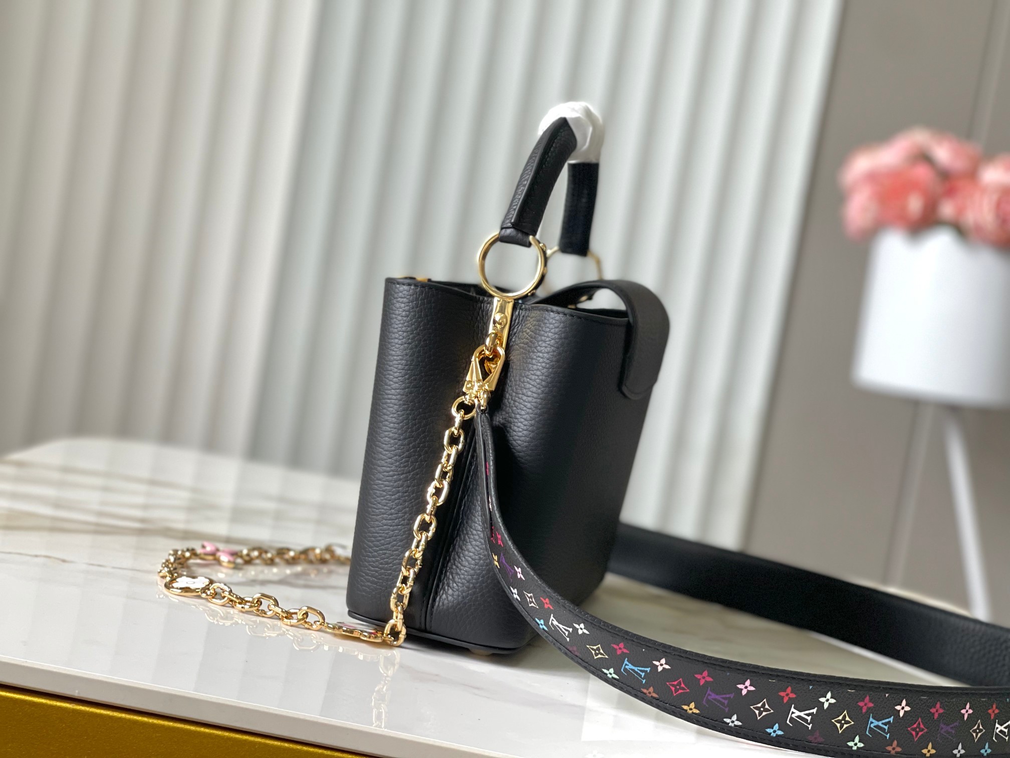 ❤️正品原料🔹特级精品🔹动态芯片🔹M13878/M48865黑拼三彩🔹在展现轻快魅力X村上系列中 重新诠