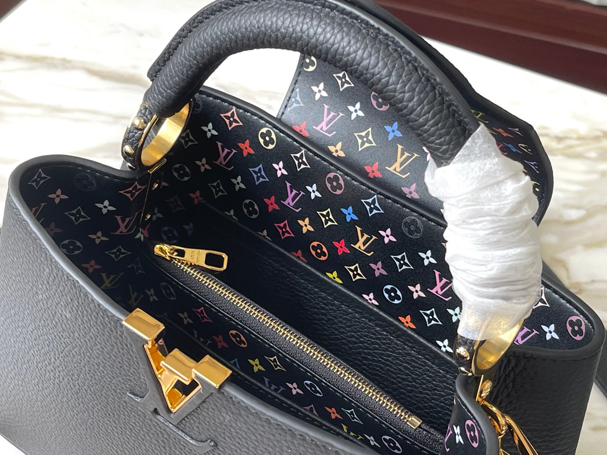 ❤️正品原料🔹特级精品🔹动态芯片🔹M13878/M48865黑拼三彩🔹在展现轻快魅力X村上系列中 重新诠