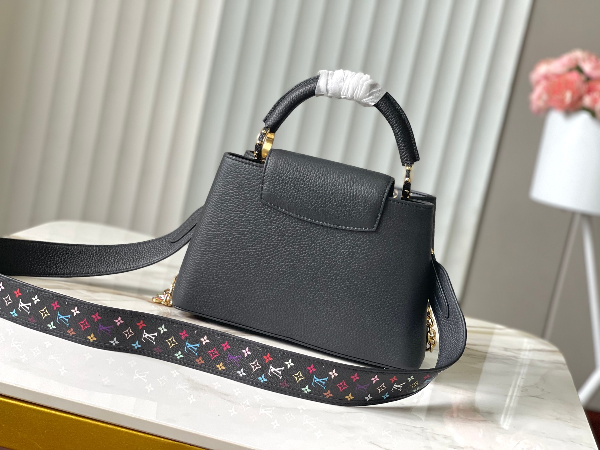 ❤️正品原料🔹特级精品🔹动态芯片🔹M13878/M48865黑拼三彩🔹在展现轻快魅力X村上系列中 重新诠