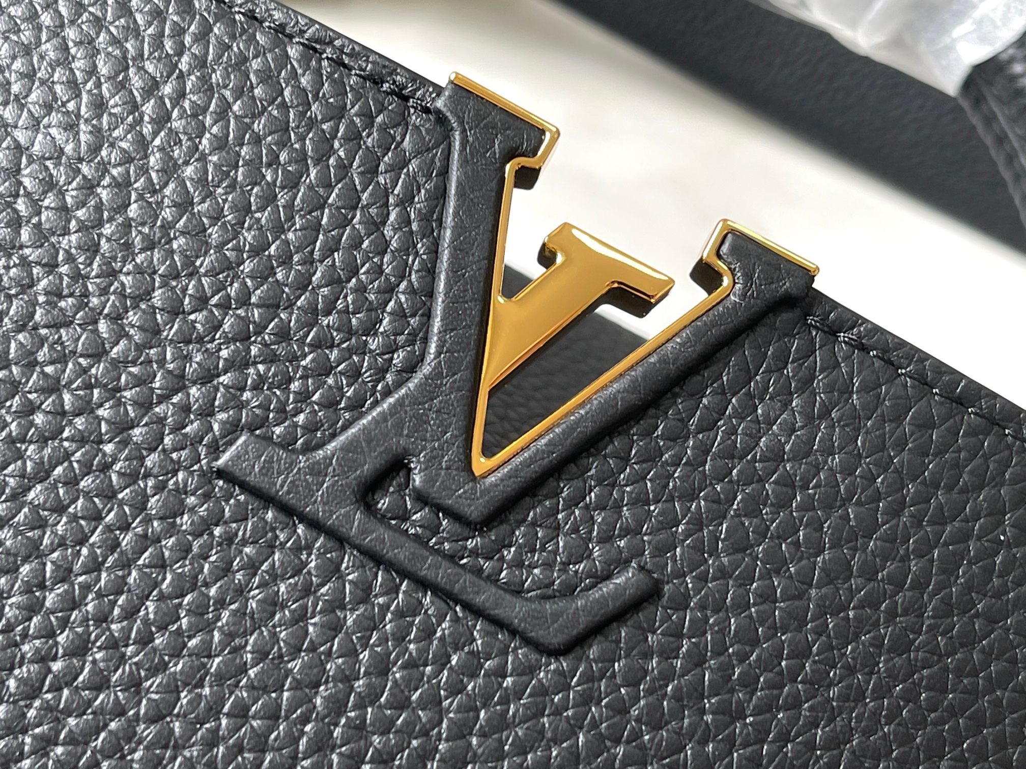 ❤️正品原料🔹特级精品🔹动态芯片🔹M13878/M48865黑拼三彩🔹在展现轻快魅力X村上系列中 重新诠