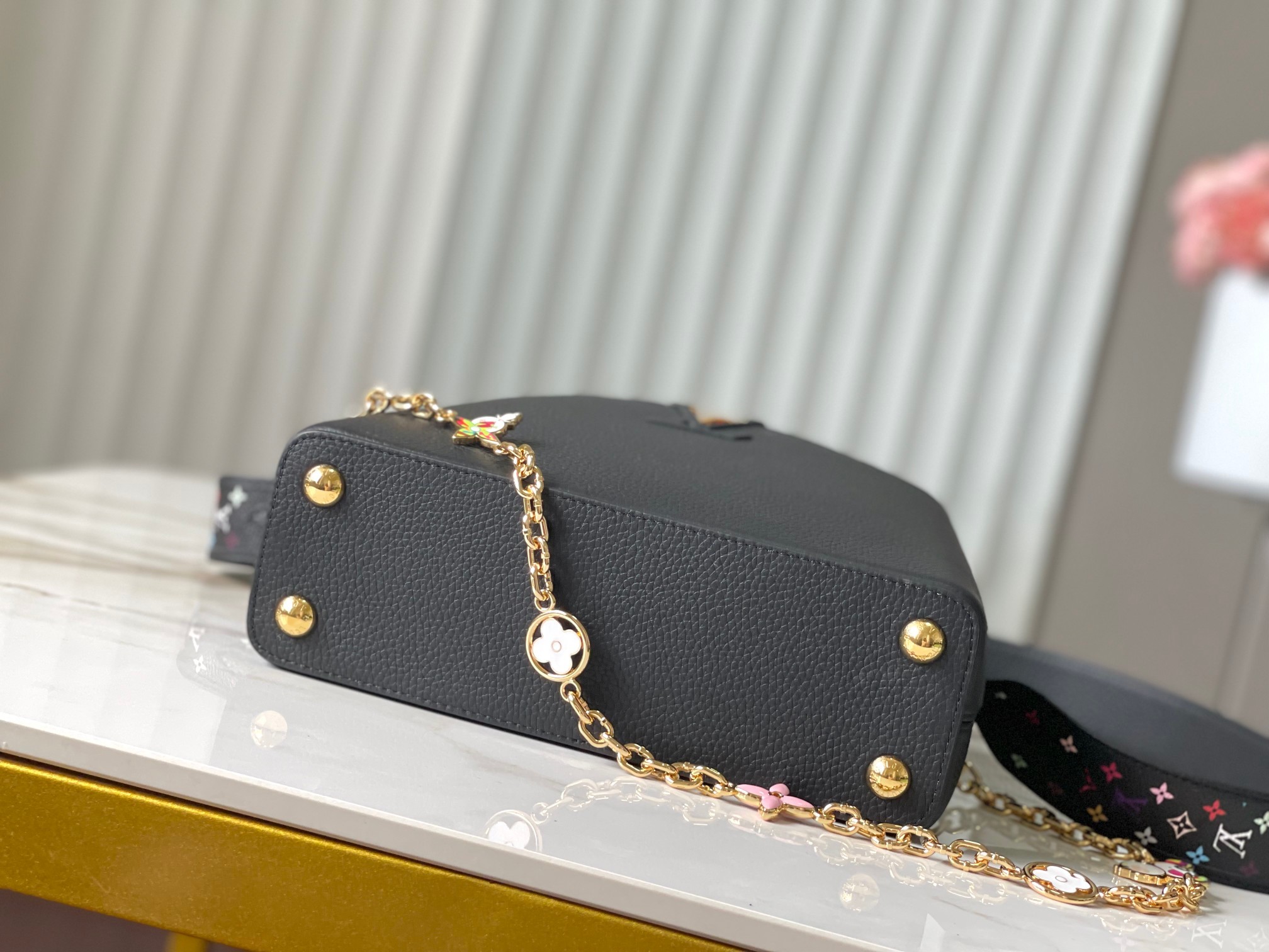 ❤️正品原料🔹特级精品🔹动态芯片🔹M13878/M48865黑拼三彩🔹在展现轻快魅力X村上系列中 重新诠