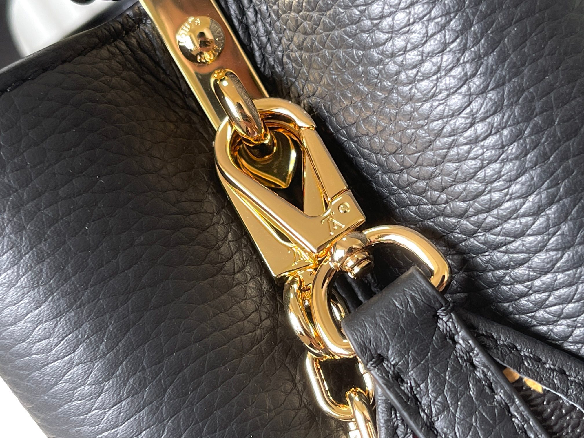 ❤️正品原料🔹特级精品🔹动态芯片🔹M13878/M48865黑拼三彩🔹在展现轻快魅力X村上系列中 重新诠