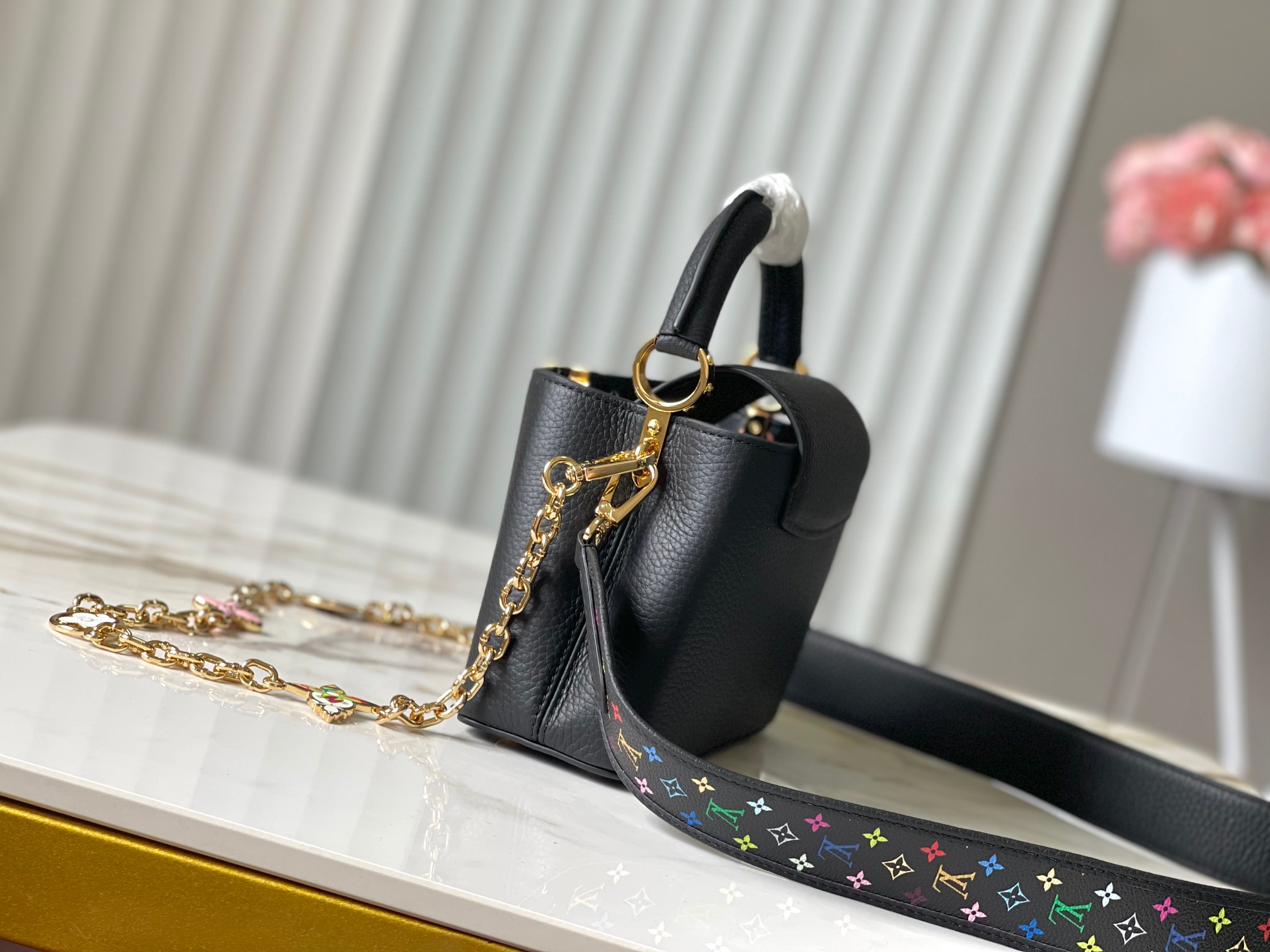 ❤️正品原料🔹特级精品🔹动态芯片🔹M13878/M48865黑拼三彩🔹在展现轻快魅力X村上系列中 重新诠