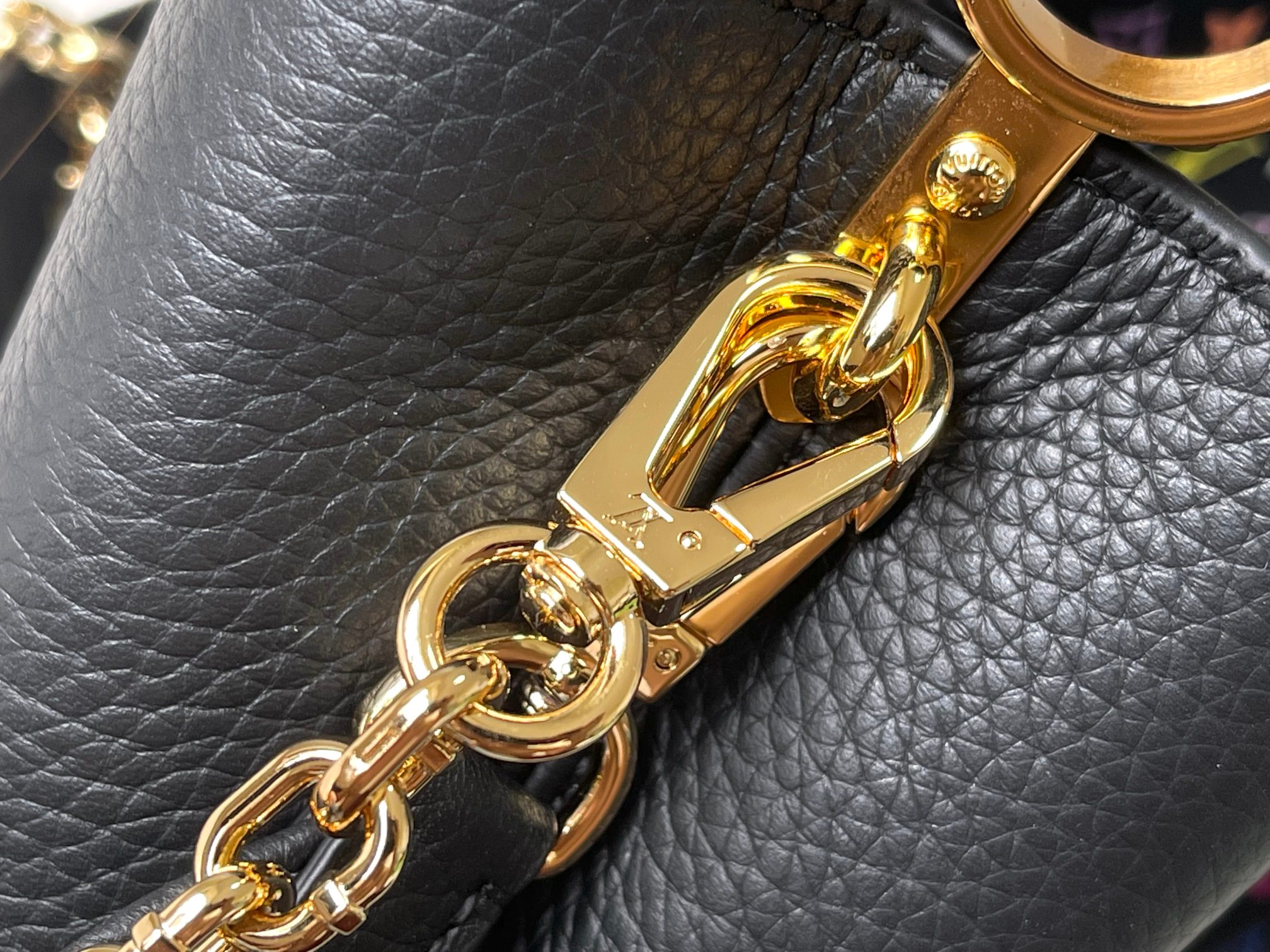 ❤️正品原料🔹特级精品🔹动态芯片🔹M13878/M48865黑拼三彩🔹在展现轻快魅力X村上系列中 重新诠