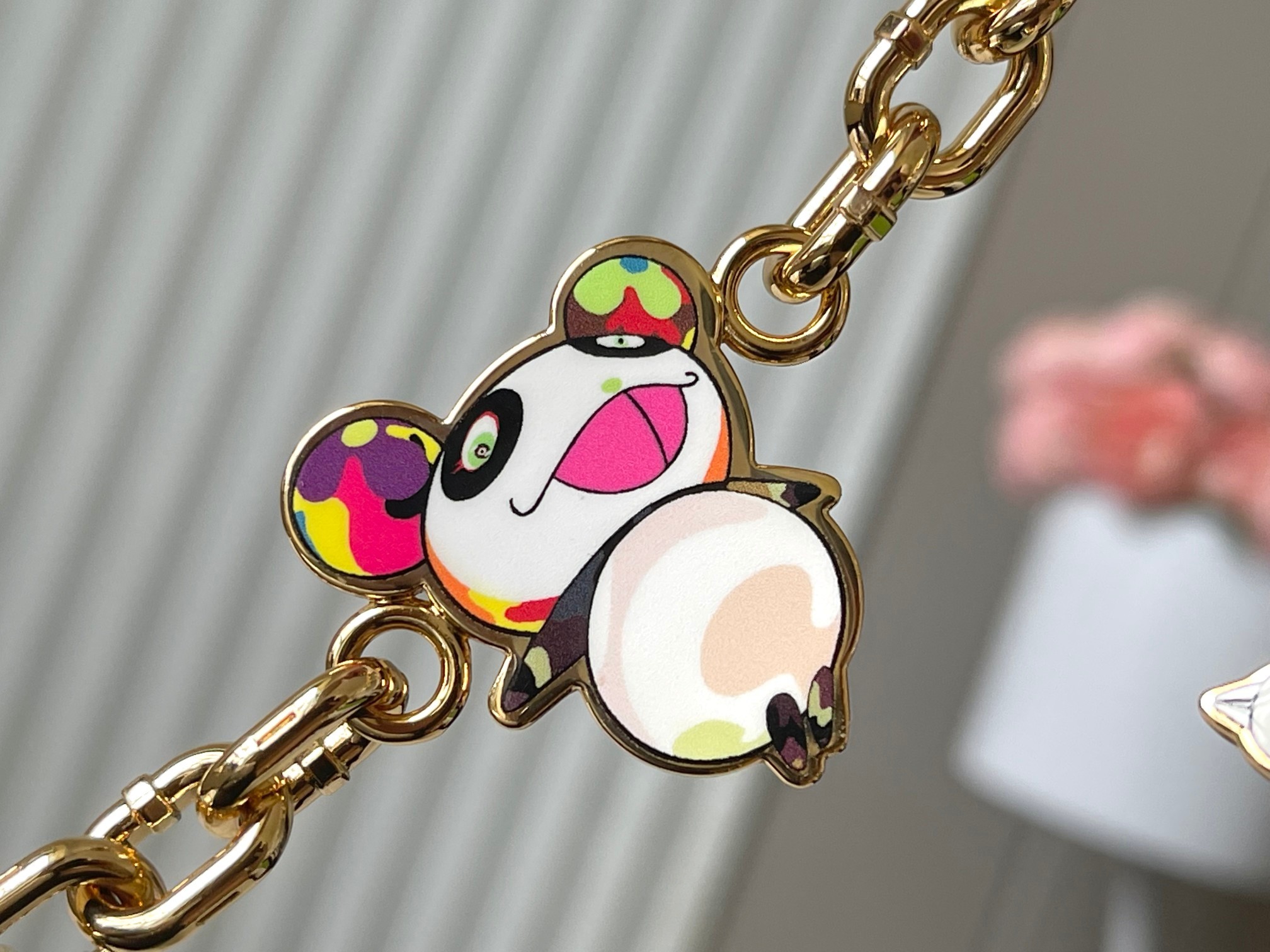 ❤️正品原料🔹特级精品🔹动态芯片🔹M13878/M48865黑拼三彩🔹在展现轻快魅力X村上系列中 重新诠