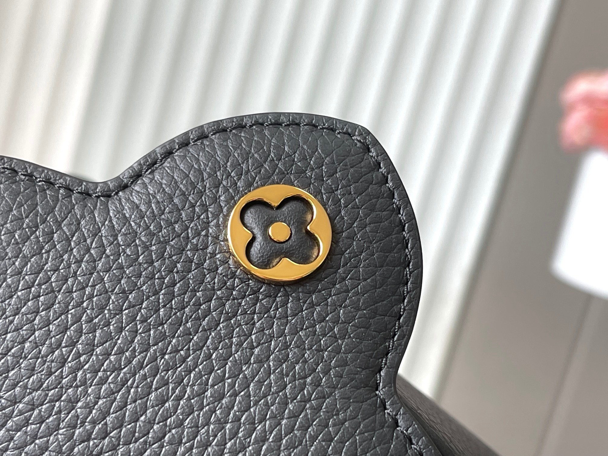 ❤️正品原料🔹特级精品🔹动态芯片🔹M13878/M48865黑拼三彩🔹在展现轻快魅力X村上系列中 重新诠