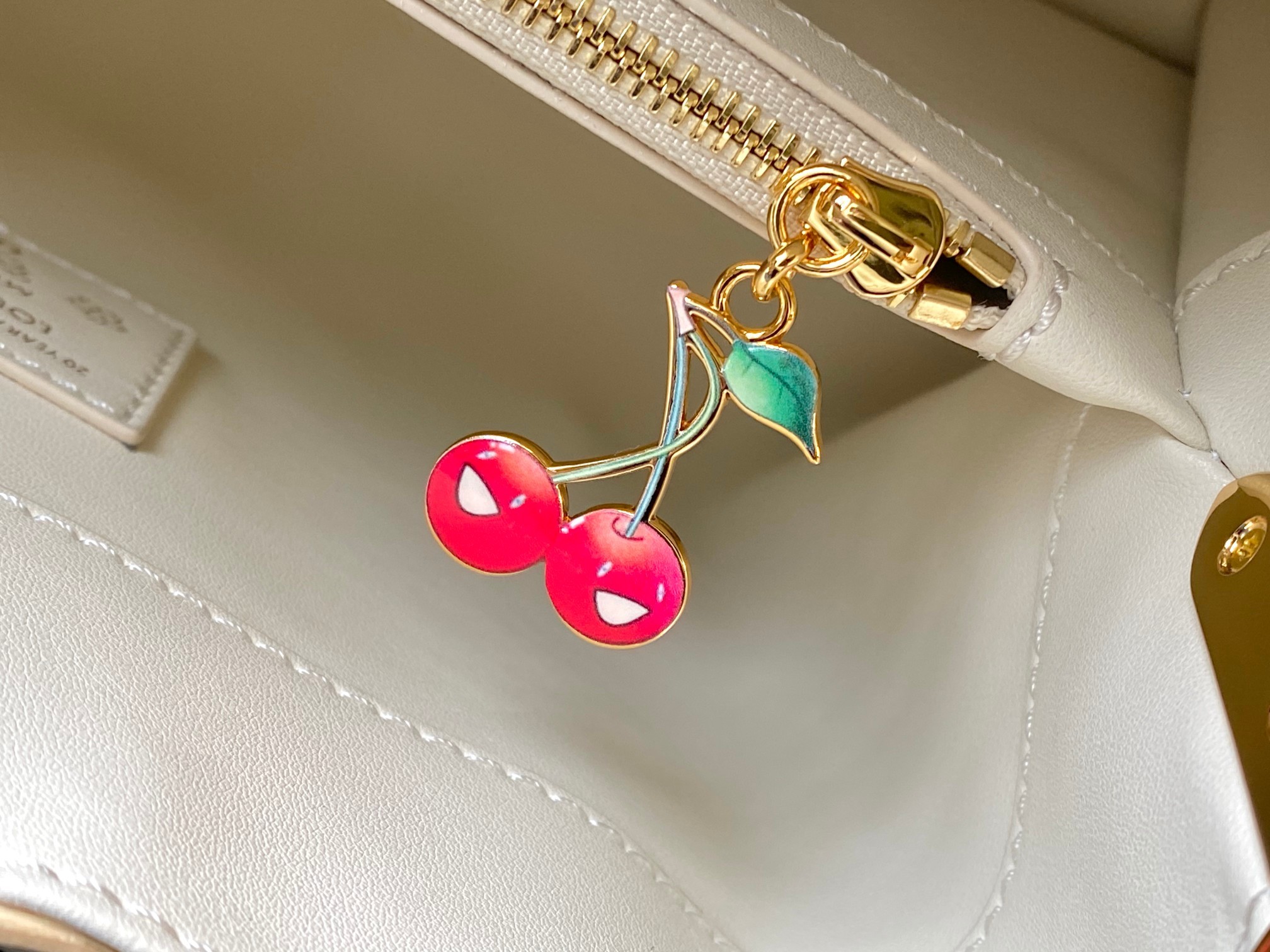 ⭐️正品原料🔹特级精品🔹动态芯片🔹LV X TM CAPUCINES 手袋🔹M14295/M48865白