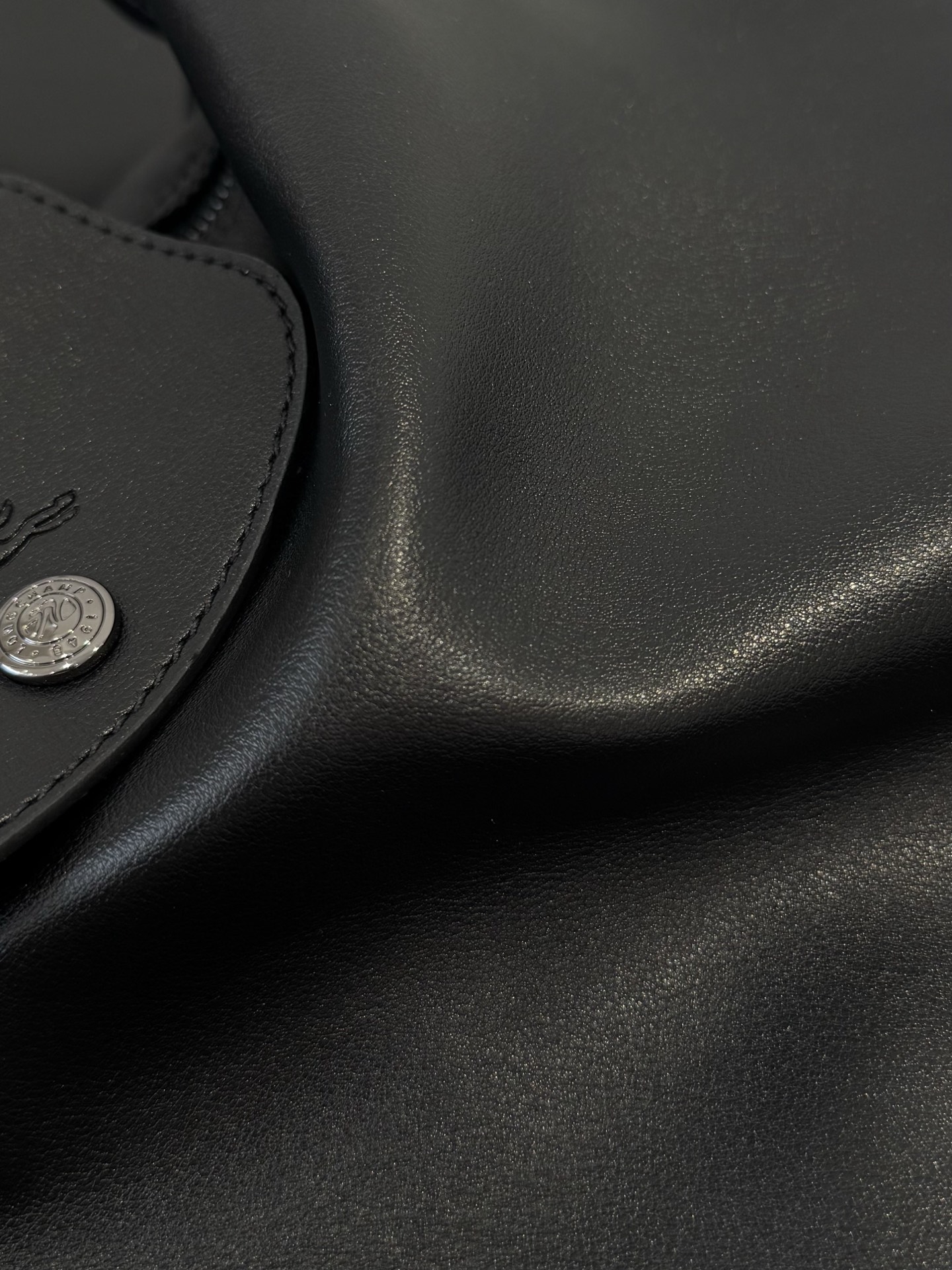 Longchamp Big cowhide material!