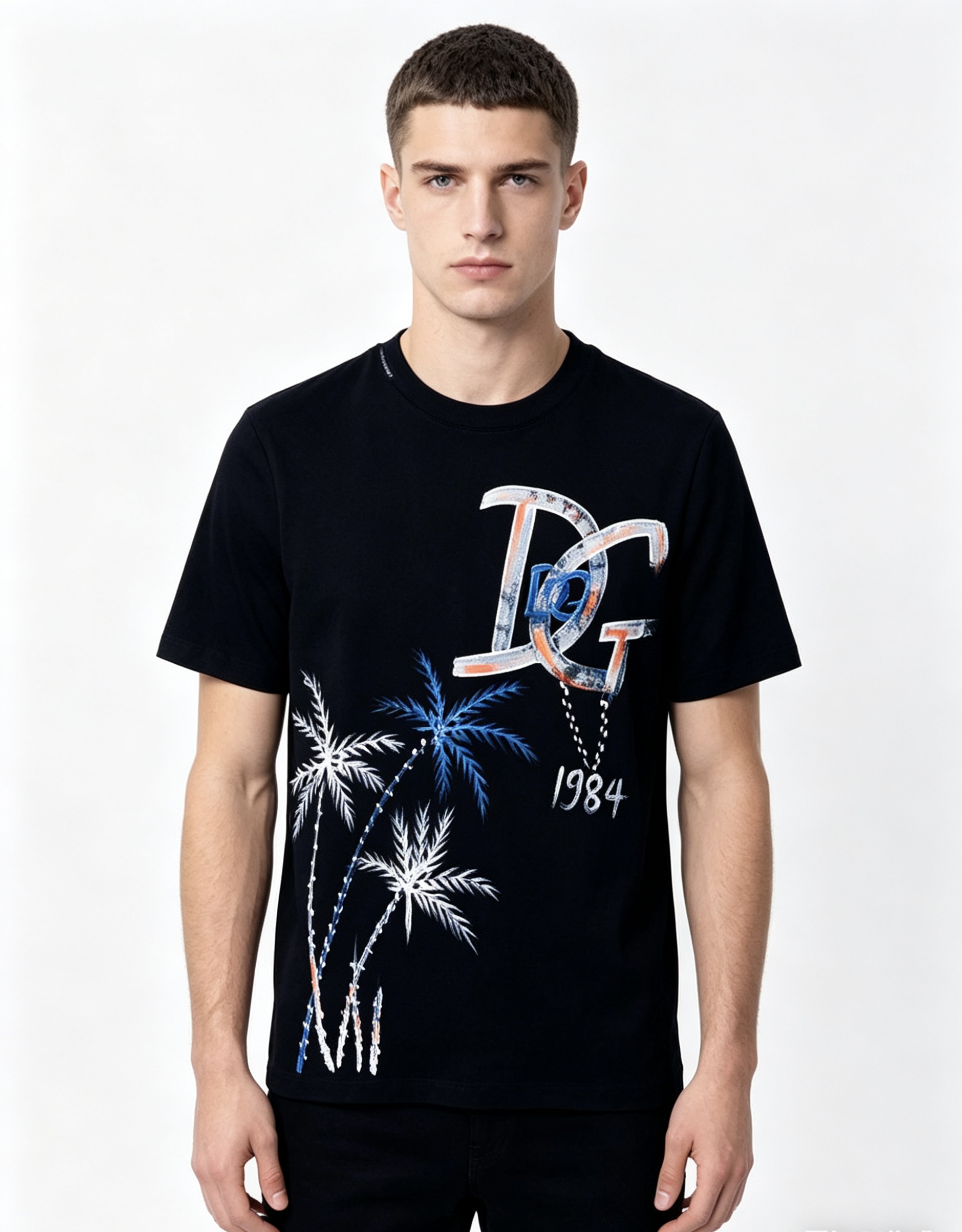 NO:773622,.D&G..2026 spring and summer new fashionable round neck short-sleeved advanced customization versatile style!  It is more practical and can be easily controlled by anyone. It is made of modal spandex fabric and has a luxurious classic brand logo design. It is very classy and a must-buy for those who know the goods!  The tailoring is slim-fitting, very delicate, shows off aura, and highlights the sophistication of men. This is unique. It is just right for slim fit and the upper body effect is very good. Size s-xxL.s wears 175/,, Dolce&Gabbana, T-shirt,19860909.D&G..2026春夏新品时尚圆领短袖高级定制百搭款式！更有实用感 任何人都可以轻松驾驭 采用莫代尔氨纶面料制作,奢华经典品牌logo设计,b非常显档次懂货的必须入！版型剪裁属于修身款 非常精致,显气场,又会凸显男士的精致,这就是独到之处,恰到好处的修身,上身效果非常赞.尺码s-xxL.s穿175/,,Dolce&Gabbana,T-shirt,,Men's clothing