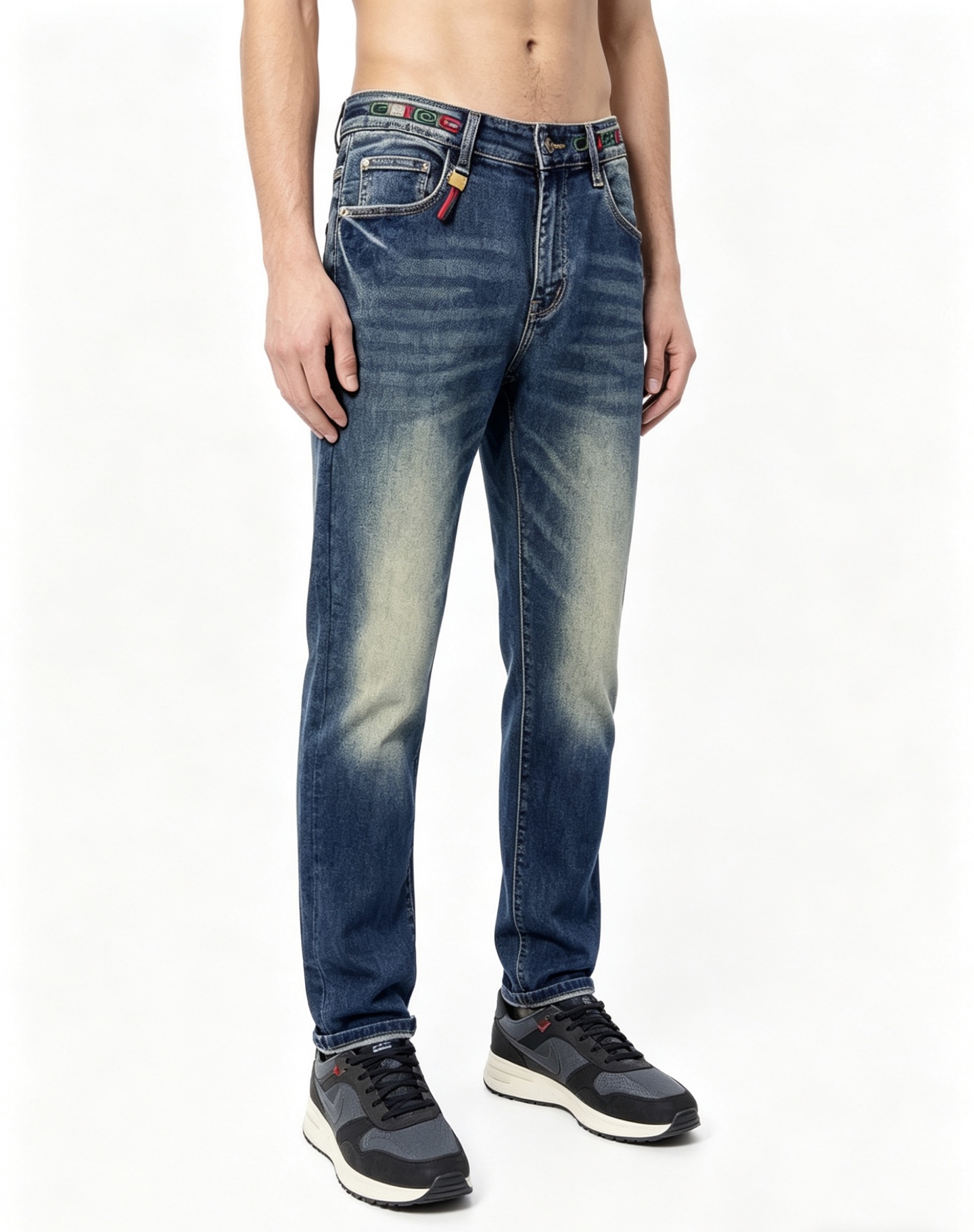 NO:775636,.Gucci. Official website counters are on sale simultaneously, 2026 SS new spring and summer men's casual jeans, original quality, counter-customized original denim fabrics, logo pattern design, b pants body original hardware decoration, c three-dimensional clear, realistic effect, super trendy personality, fashionable and stylish upper body!  Must-have items for trendy men in sizes 28-38, gucci, jeans,19860909.Gucci.官网专柜同步发售,2026SS春夏新品男士休闲牛仔裤,原单品质,专柜定制原版牛仔面料,logo图案设计,b裤身原版五金辅料装饰,c立体清晰,效果逼真,超级潮流个性,上身时尚有型！潮男必备单品 码数28-38,,gucci,jeans,,Men's clothing