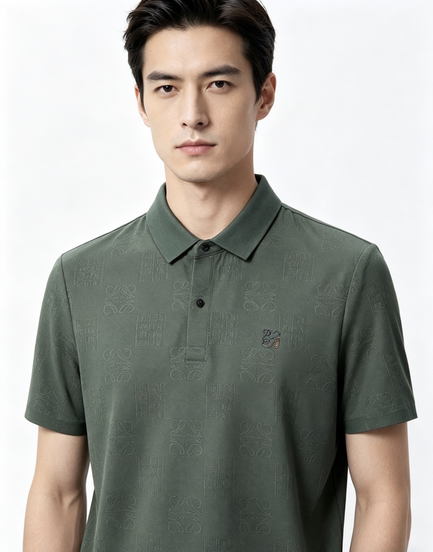 NO:837563,Loewe. 2026 spring and summer new men's logo short-sleeved polo shirt, continuing the classic business casual lapel polo shirt. This polo shirt is made of mercerized pique cotton fabric, and the timeless design can transcend fashion trends. The classic style, the hf brand LOGO is three-dimensional and unique, making the whole body more detailed. Fitted version, the fabric is made of cotton pique fabric, comfortable, skin-friendly, good breathability, and practical for daily commuting and leisure. Highly recommended. Size M-4XL  m wears 175/130,,loewe,T-shirt,19860909.罗意威.2026春夏新款男士标识短袖polo衫,延续经典商务休闲翻领POLO恤.该款Polo衫采用丝光珠地棉面料制成,隽永设计可跨越时尚潮流.经典款型,hf品牌LOGO立体别致,让整体更具细节感 合体的版型,面料采用全棉珠地料,舒适,亲肤,透气好,平时通勤休闲都很实穿的一款 强烈推荐.尺码M-4XL m穿175/130,,loewe,T-shirt,,Men's clothing
