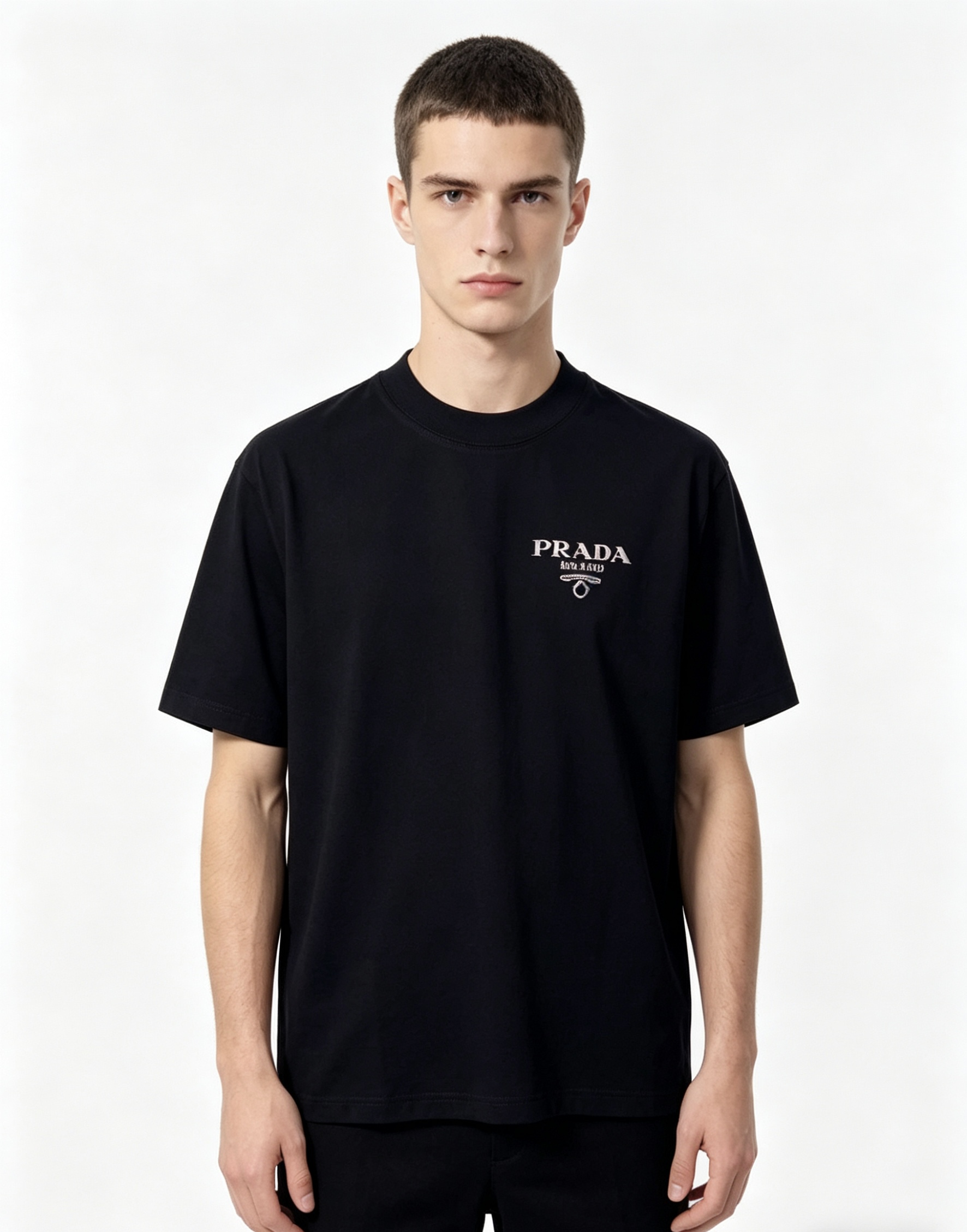 NO:837586,.Prada.Wear 200 Jin.26 spring and summer new product counter debuts the latest short-sleeved round neck T-shirt, high-end customization, avant-garde and fashionable design!  The brand logo emphasizes craftsmanship design, high-end customized fabrics, soft to the touch and comfortable to wear. The high-end fabrics imported from 1f customers have a very delicate texture, exquisite details and craftsmanship. It has exquisite counter-level stitching, fine workmanship, and a highly moldable item. It can be matched with any fashion. The version is super good. A must-have item for trendy men. Colors: white, black. Size m-4xL.m wears 175/130 pounds, prada, T-shirt, tees, t-shirt,19860909.普拉达.穿200斤.26春夏新品专柜首发最新款短袖圆领T恤 高端订制 设计前卫时尚！品牌logo重工艺设计,高端定制面料,手感柔软,穿着舒适,1f客供进口高档面料质感非常细腻,细节工艺精湛考究,专柜级别精致车线,做工精细,塑造性极高的一款单品,任何时装都可以搭配,版型超级好 潮男必备单品 颜色白色、黑色 尺码m-4xL.m穿175/130斤,,prada,T-shirt,tees，t-shirt,,Men's clothing