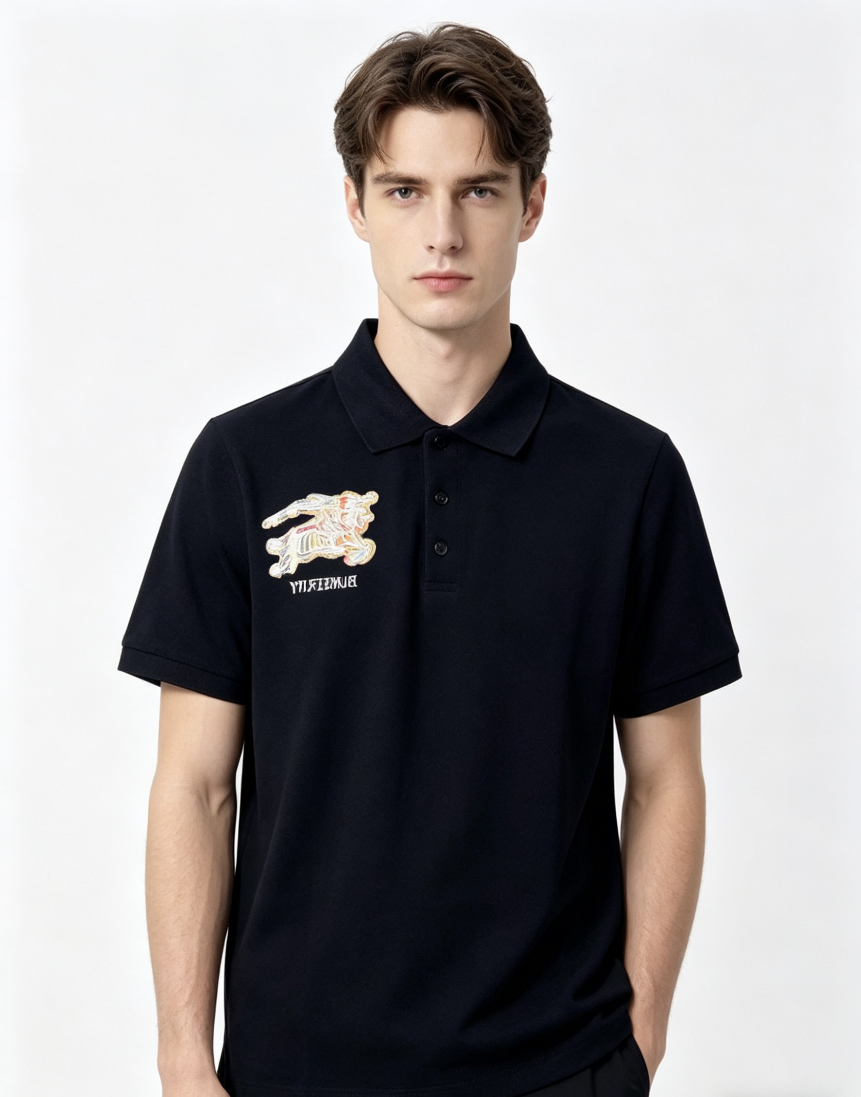 NO:834842,.Burberry. 2026 spring and summer new men's logo short-sleeved polo shirt, continuing the classic business casual lapel polo shirt. This polo shirt is made of mercerized piqué cotton fabric, and the timeless design can transcend fashion trends. The classic style, 5 brand LOGOs are three-dimensional and unique, making the whole body more detailed. The fit version, the fabric is made of cotton piqué material, comfortable, skin-friendly, and breathable. It is practical for daily commuting and leisure.  Highly recommended. Sizes s-xL.s wear 175/130, burberry, T-shirt,19860909.巴宝莉.2026春夏新款男士标识短袖polo衫,延续经典商务休闲翻领POLO恤.该款Polo衫采用丝光珠地棉面料制成,隽永设计可跨越时尚潮流.经典款型,5品牌LOGO立体别致,让整体更具细节感 合体的版型,面料采用全棉珠地料,舒适,亲肤,透气好,平时通勤休闲都很实穿的一款 强烈推荐.尺码s-xL.s穿175/130,,burberry,T-shirt,,Men's clothing