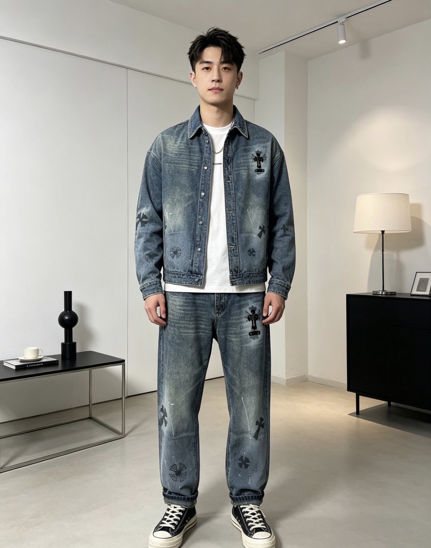 NO:839611,.Chrome Hearts. New men's wide-leg jeans. The fabric is comfortable and elastic. Exclusively available. Fashionable and elegant. Heavy craftsmanship design. Using original color yeast gradient washing process. Selected imported heavy denim denim fabric with customized hardware decoration. 8 anti-lock hand-painted craftsmanship and exquisite stitching. All the fine workmanship makes the whole pair of trousers to a higher level. Worth owning. Sizes 29--38,,,chrome hearts,jeans,19860909.克罗心.新品男士阔腿牛仔裤 面料舒适弹性好.独家发售 时尚优雅 重工艺设计.采用原色酵母渐变水洗工艺 精选进口重磅丹宁牛仔面料 配定制五金装饰 8反锁手绘工艺, 精致车线 所有精细做工让整条裤子的调性更上一层楼 值得拥有. 尺码29--38,,,chrome hearts,jeans,,Men's clothing