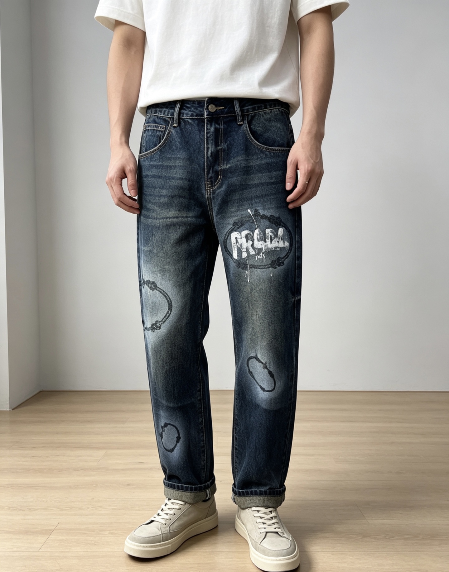 NO:839617,.Prada. New men's wide-leg jeans. The fabric is comfortable and elastic. Exclusively available. Fashionable and elegant. Designed with heavy craftsmanship. Using original color yeast gradient washing process. Selected imported heavy denim denim fabric with customized hardware decoration. 8 anti-lock hand-painted craftsmanship and exquisite stitching. All the fine workmanship brings the tone of the whole pair of pants to a higher level. Worth owning. Sizes 29--38,,,prada,jeans,19860909.普拉达.新品男士阔腿牛仔裤 面料舒适弹性好.独家发售 时尚优雅 重工艺设计.采用原色酵母渐变水洗工艺 精选进口重磅丹宁牛仔面料 配定制五金装饰 8反锁手绘工艺, 精致车线 所有精细做工让整条裤子的调性更上一层楼 值得拥有. 尺码29--38,,,prada,jeans,,Men's clothing