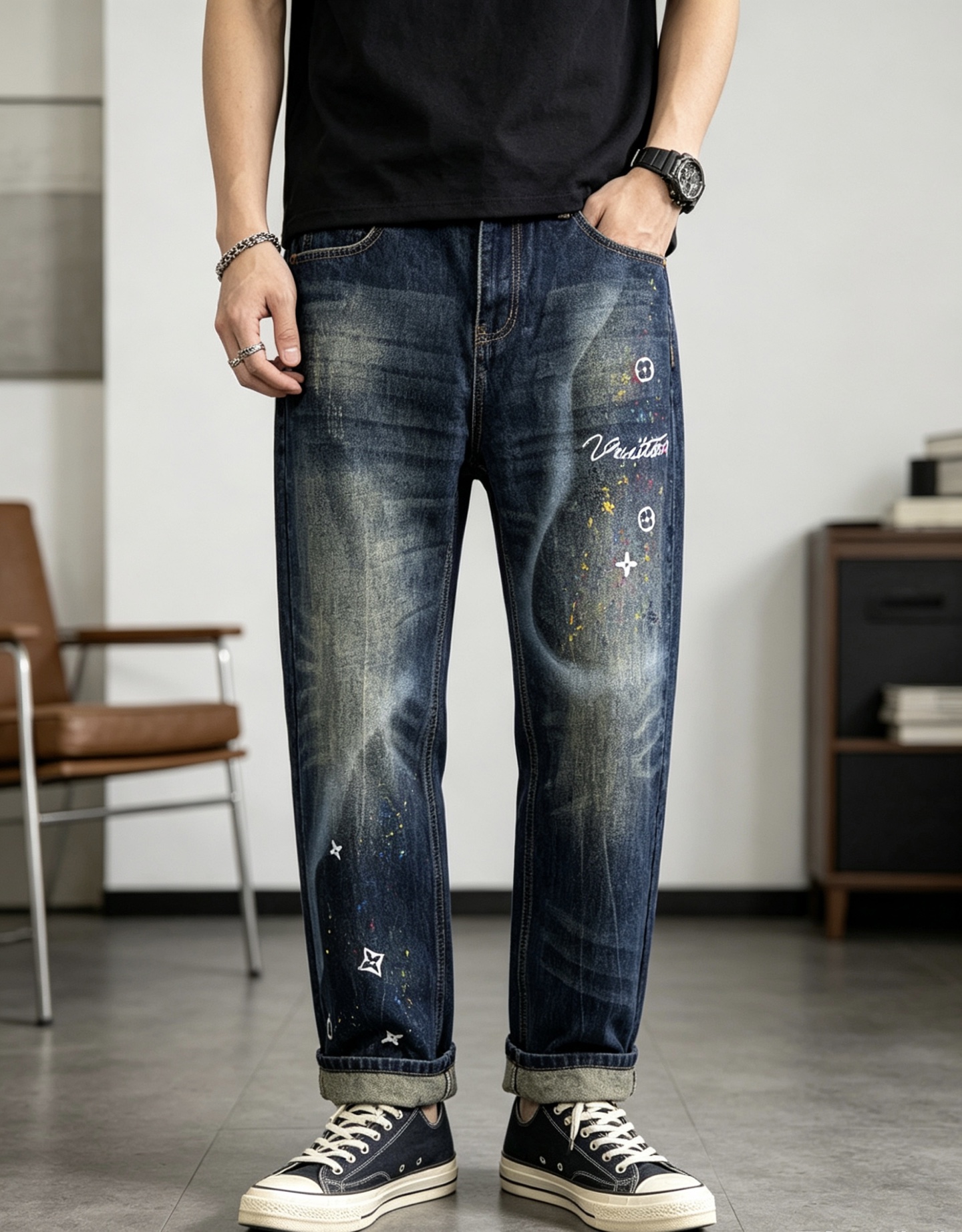 NO:839621,.Lv. New men's wide-leg jeans. The fabric is comfortable and elastic. Exclusively available. Fashionable and elegant. Heavy craftsmanship design. Using original color yeast gradient washing process. Selected imported heavy denim denim fabric with customized hardware decoration. 8 anti-lock hand-painted craftsmanship and exquisite stitching. All the fine workmanship makes the whole pair of trousers more stylish. Worth owning. Sizes 29--38,,,louis vuitton,jeans,19860909.Lv.新品男士阔腿牛仔裤 面料舒适弹性好.独家发售 时尚优雅 重工艺设计.采用原色酵母渐变水洗工艺 精选进口重磅丹宁牛仔面料 配定制五金装饰 8反锁手绘工艺, 精致车线 所有精细做工让整条裤子的调性更上一层楼 值得拥有. 尺码29--38,,,louis vuitton,jeans,,Men's clothing