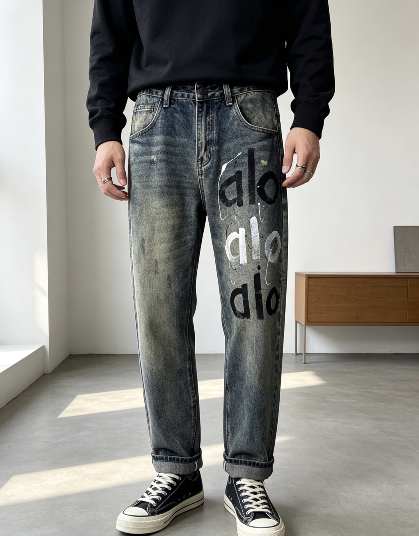 NO:839637,.alo. New men's wide-leg jeans. The fabric is comfortable and elastic. Exclusively available. Fashionable and elegant. Heavy craftsmanship design. Using original color yeast gradient washing process. Selected imported heavy-weight denim fabric with customized hardware decoration. 8-lock hand-painted craftsmanship and exquisite stitching. All the fine workmanship makes the whole pair of pants even more stylish. Worth owning. Sizes 29--38,,,jeans,19860909.alo.新品男士阔腿牛仔裤 面料舒适弹性好.独家发售 时尚优雅 重工艺设计.采用原色酵母渐变水洗工艺 精选进口重磅丹宁牛仔面料 配定制五金装饰 8反锁手绘工艺, 精致车线 所有精细做工让整条裤子的调性更上一层楼 值得拥有. 尺码29--38,,,jeans,,Men's clothing