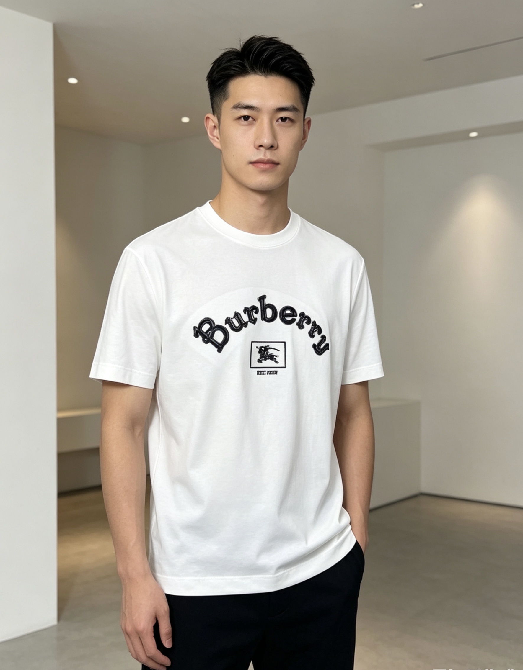 NO:839595,.Burberry. 2025 spring and summer new fashion round neck short-sleeved advanced customization versatile style!  It is more practical and can be easily controlled by anyone. Made of double mercerized fabric, with luxurious classic brand logo design, hf is very classy and a must buy for those who know the goods!  The tailoring is slim-fitting, very refined, shows off aura, and highlights the sophistication of business men. This is unique, it has just the right amount of slim fit, and the upper body effect is great!  Size M-4xL.m wears 175/120 catties.,,burberry,T-shirt,19860909.巴宝莉.2025春夏新品时尚圆领短袖高级定制百搭款式！更有实用感 任何人都可以轻松驾驭 采用双丝光面料制作,奢华经典品牌logo设计,hf 非常显档次懂货的必须入！版型剪裁属于修身款 非常精致,显气场,又会凸显商务男士的精致,这就是独到之处,恰到好处的修身,上身效果非常赞！ 尺码M-4xL.m穿175/120斤.,,burberry,T-shirt,,Men's clothing