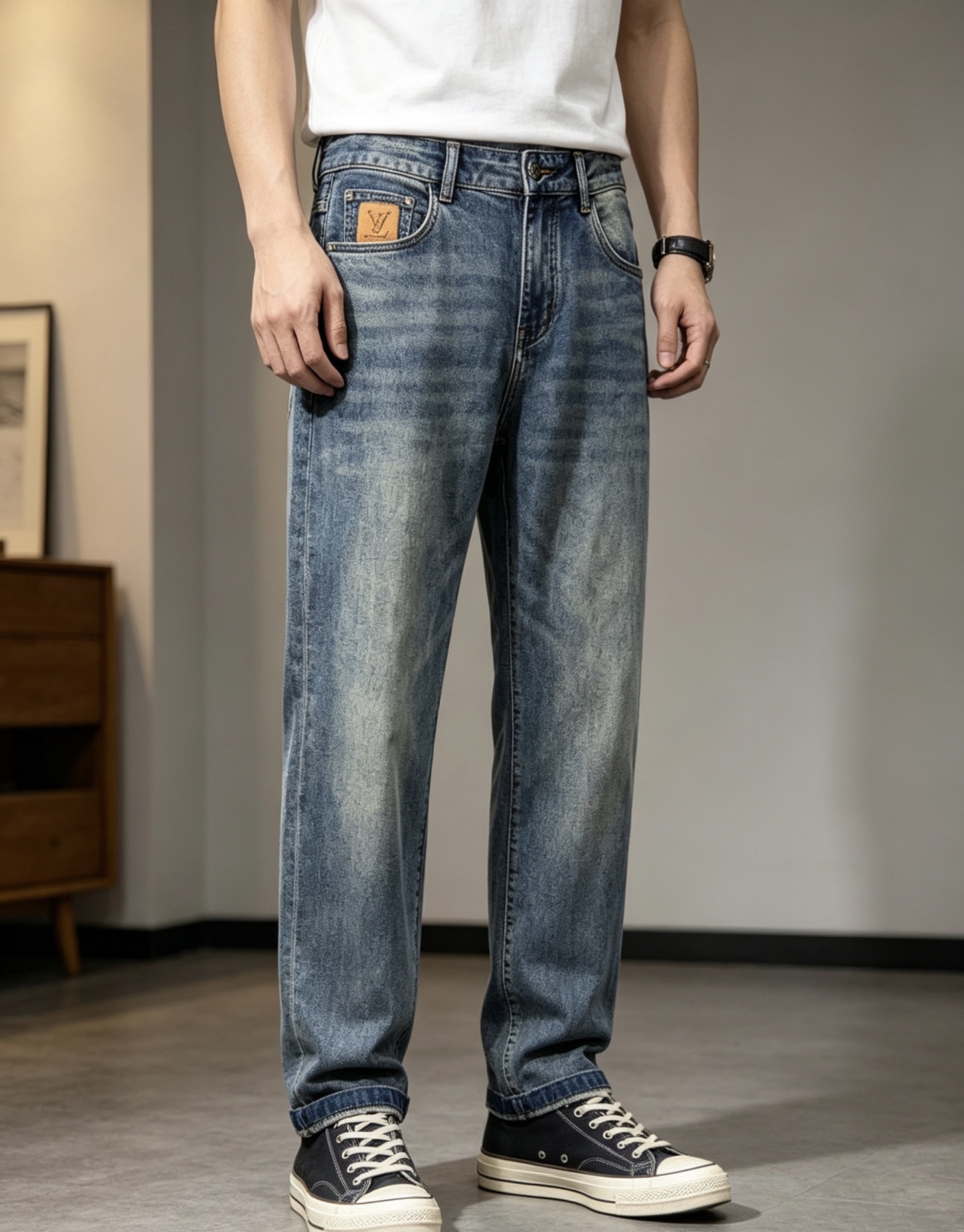 NO:842548,.Lv. official website counter is on sale simultaneously, 2026 spring and summer new men's casual jeans, original quality, counter customized original denim fabric, logo pattern design, 4a pants body original hardware decoration, three-dimensional and clear, super trendy personality, fashionable and stylish upper body!  Must-have items for trendy men in sizes 29-36, Louis Vuitton, Jeans,19860909.Lv.官网专柜同步发售,2026春夏新品男士休闲牛仔裤,原单品质,专柜定制原版牛仔面料,logo图案设计,4a裤身原版五金辅料装饰,立体清晰,超级潮流个性,上身时尚有型！潮男必备单品 码数29-36,,louis vuitton,jeans,,Men's clothing
