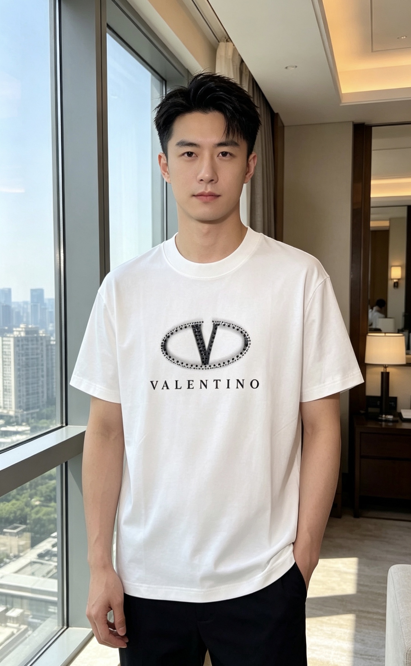 NO:847199,.Valentino. Wear 200 pounds. 2026 spring and summer new fashionable round neck short-sleeved advanced customized versatile style!  It is more practical and can be easily controlled by anyone. It is made of pure cotton fabric and has a luxurious classic brand logo design. 1f is very classy and a must-buy for those who know the goods!  The tailoring is a slim fit. It is very delicate, shows aura, and highlights the sophistication of men. This is unique. It is just right for slim fit and the upper body effect is very good. Size m-3XL m wears 175/130, valentino, T-shirt,19860909.华伦天奴.穿200斤.2026春夏新品时尚圆领短袖高级定制百搭款式！更有实用感 任何人都可以轻松驾驭 采用纯棉面料制作,奢华经典品牌logo设计,1f非常显档次懂货的必须入！版型剪裁属于修身款 非常精致,显气场,又会凸显男士的精致,这就是独到之处,恰到好处的修身,上身效果非常赞.尺码m-3XL m穿175/130,,valentino,T-shirt,,Men's clothing