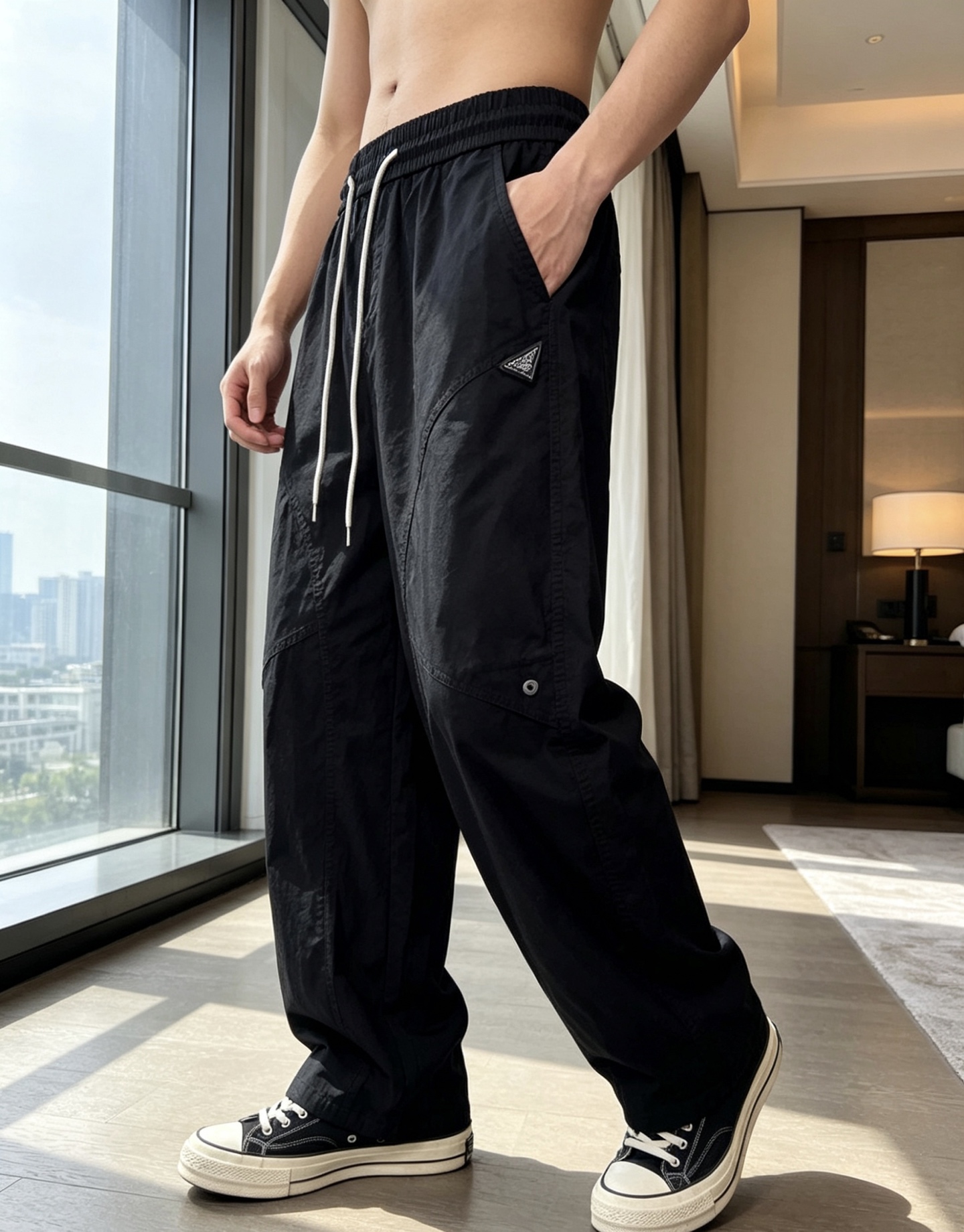 NO:848555,.Prada. 2026 spring and summer new counter products are on the market at the same time. Original order high-quality fashionable overalls. Super versatile. Exclusively customized fabrics, soft and delicate feel, comfortable next to the body, and super stylish on the upper body! The latest hardware accessories from the original custom shop. Super beautiful shape, long upper body and slender legs. The lining and wiring are impeccable. It can be attended to any occasion. Once again, the fabric is very, very classy! Size m-3xL.m wears 28.29,, prada,19860909.普拉达 .26年春夏专柜新品同步上市.原单订制高品质时尚工装裤.超级百搭款.独家定制面料,手感细腻柔软,贴身舒适,上身超有型！原版定制专柜最新五金辅料.超靓版型、上身显腿修长,內里,走线都无可挑剔,任何场合都可出席,再次强调面料非常非常显档次！码数m-3xL.m穿28.29,,prada,,Men's clothing