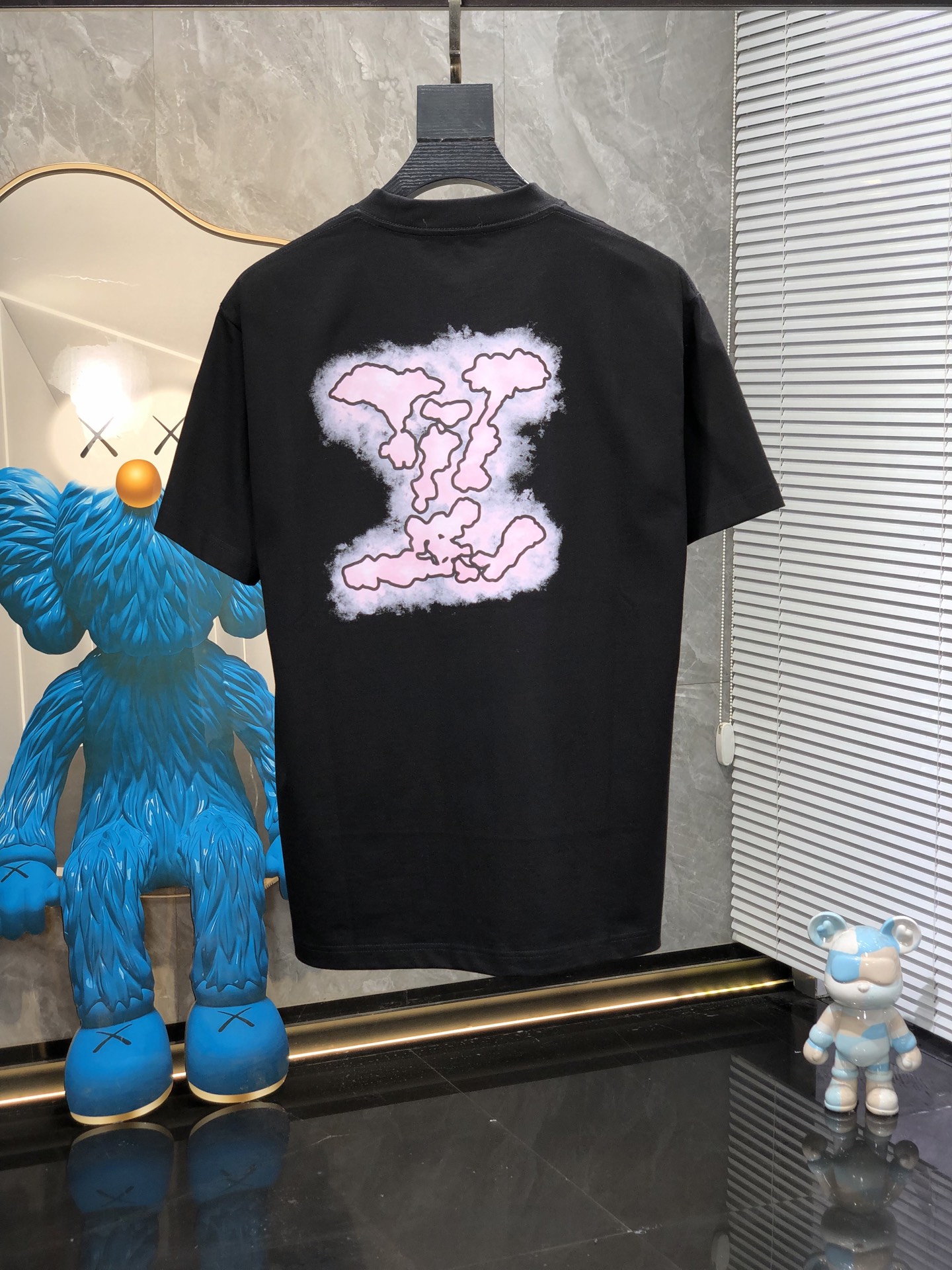 Lv 。🉑️穿200斤。2026春夏新品时尚圆领短袖👍高级定制百搭款式！更有实用感 任何人都可以轻松驾驭