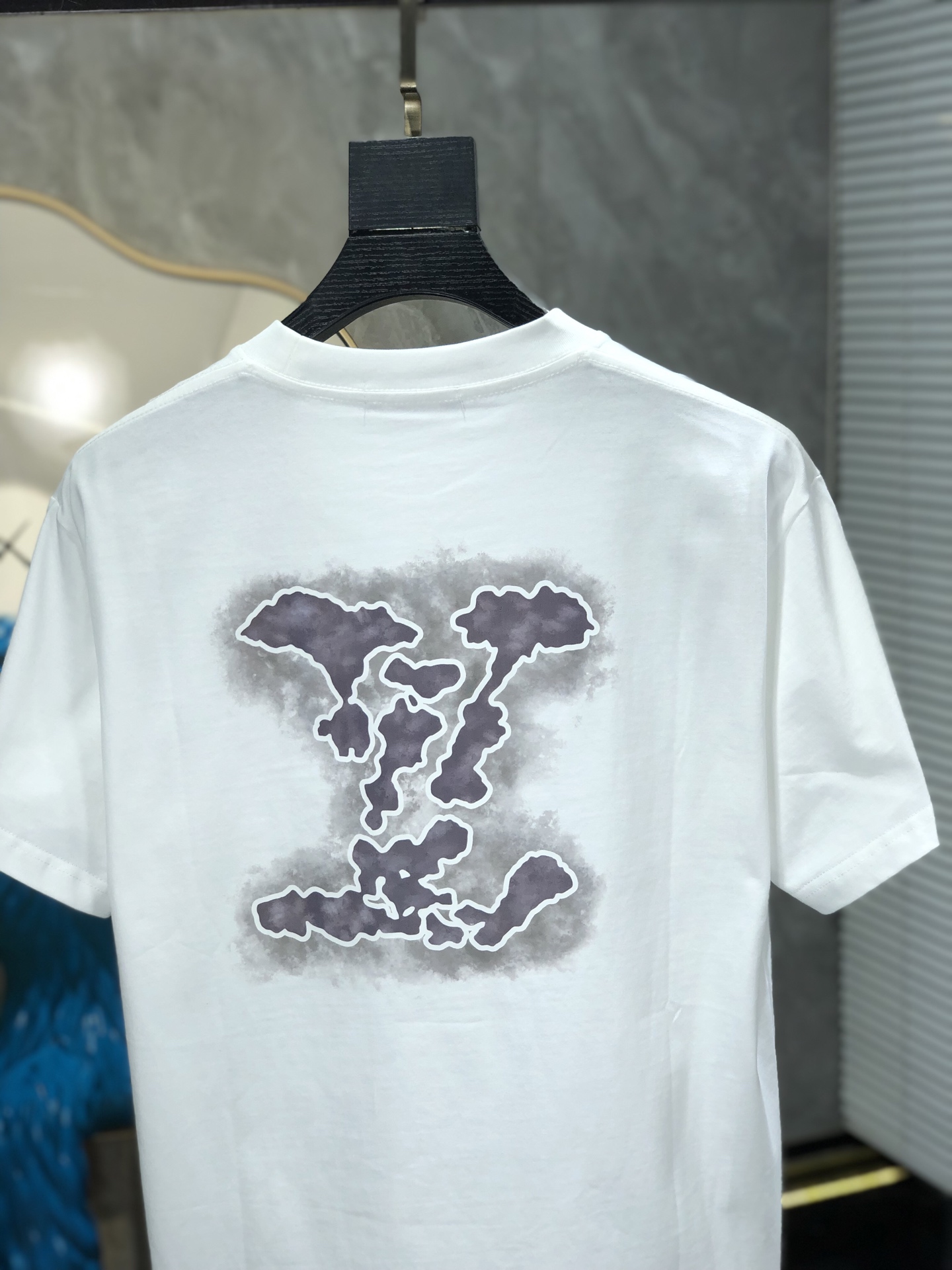 Lv。🉑️穿200斤。2026春夏新品时尚圆领短袖👍高级定制百搭款式！更有实用感 任何人都可以轻松驾驭 