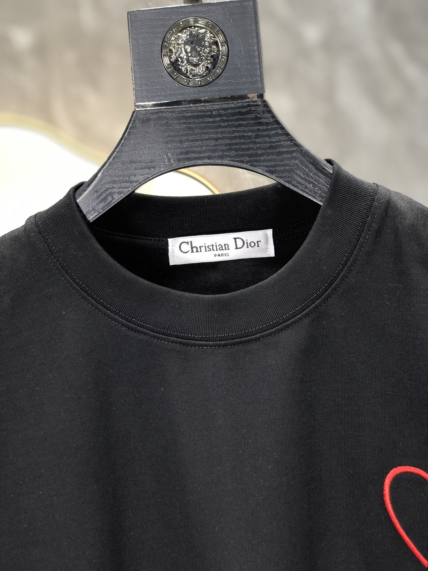 Dior。🉑️穿200斤。2026春夏新品时尚圆领短袖👍高级定制百搭款式！更有实用感 任何人都可以轻松驾