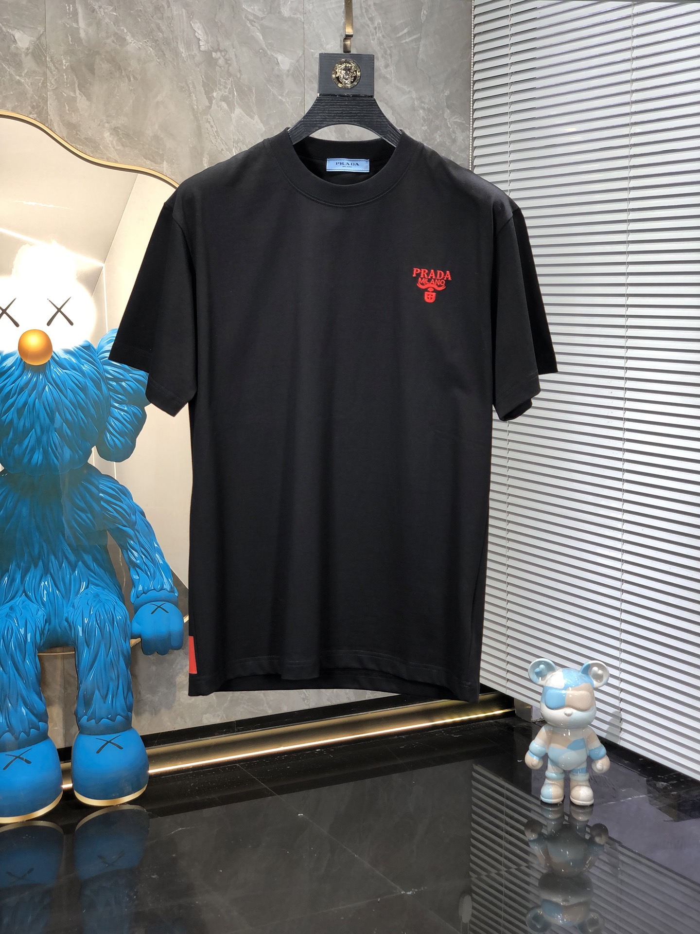 普拉达。🉑️穿200斤。2026春夏新品时尚圆领短袖👍高级定制百搭款式！更有实用感 任何人都可以轻松驾驭