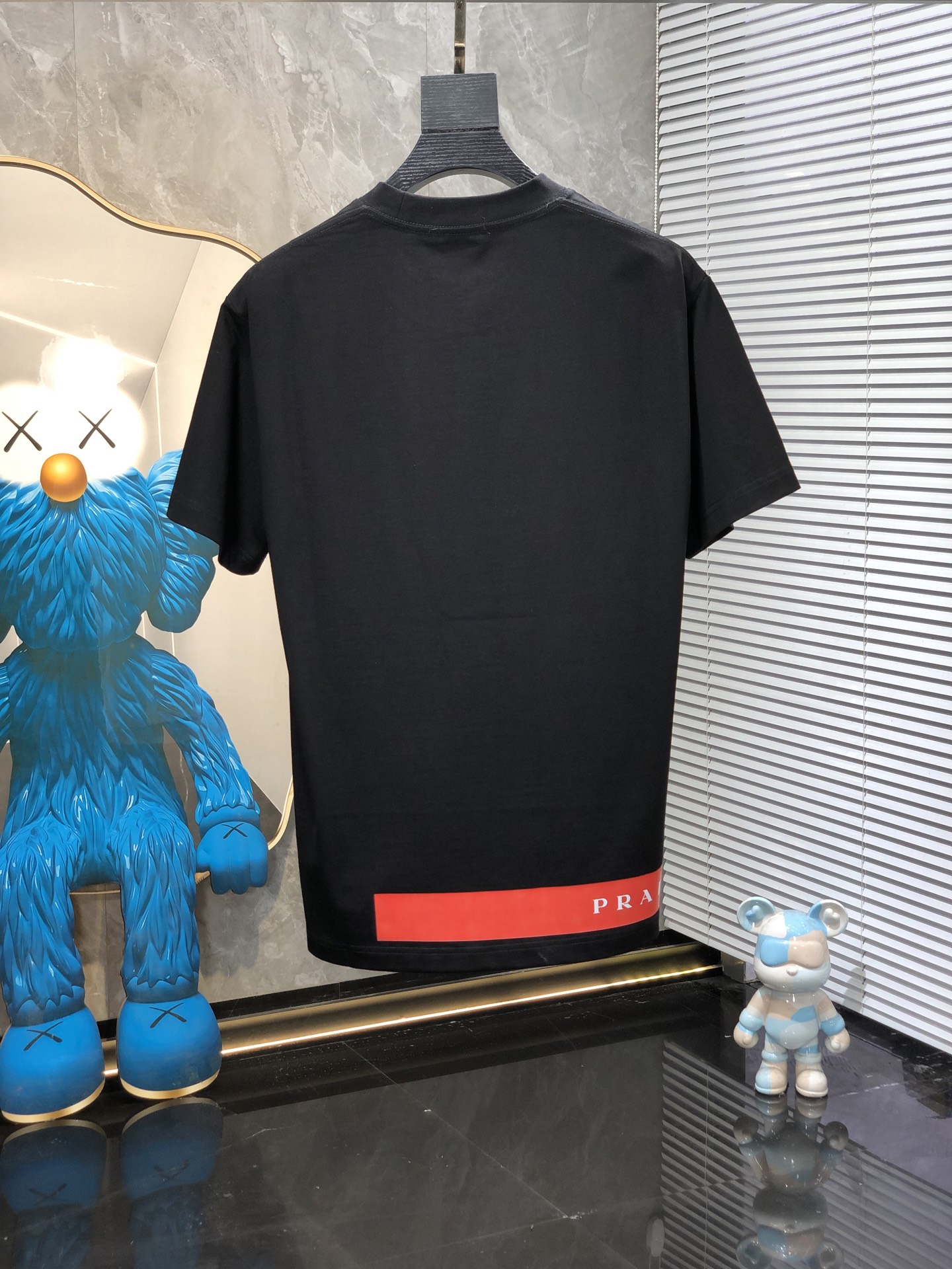 普拉达。🉑️穿200斤。2026春夏新品时尚圆领短袖👍高级定制百搭款式！更有实用感 任何人都可以轻松驾驭