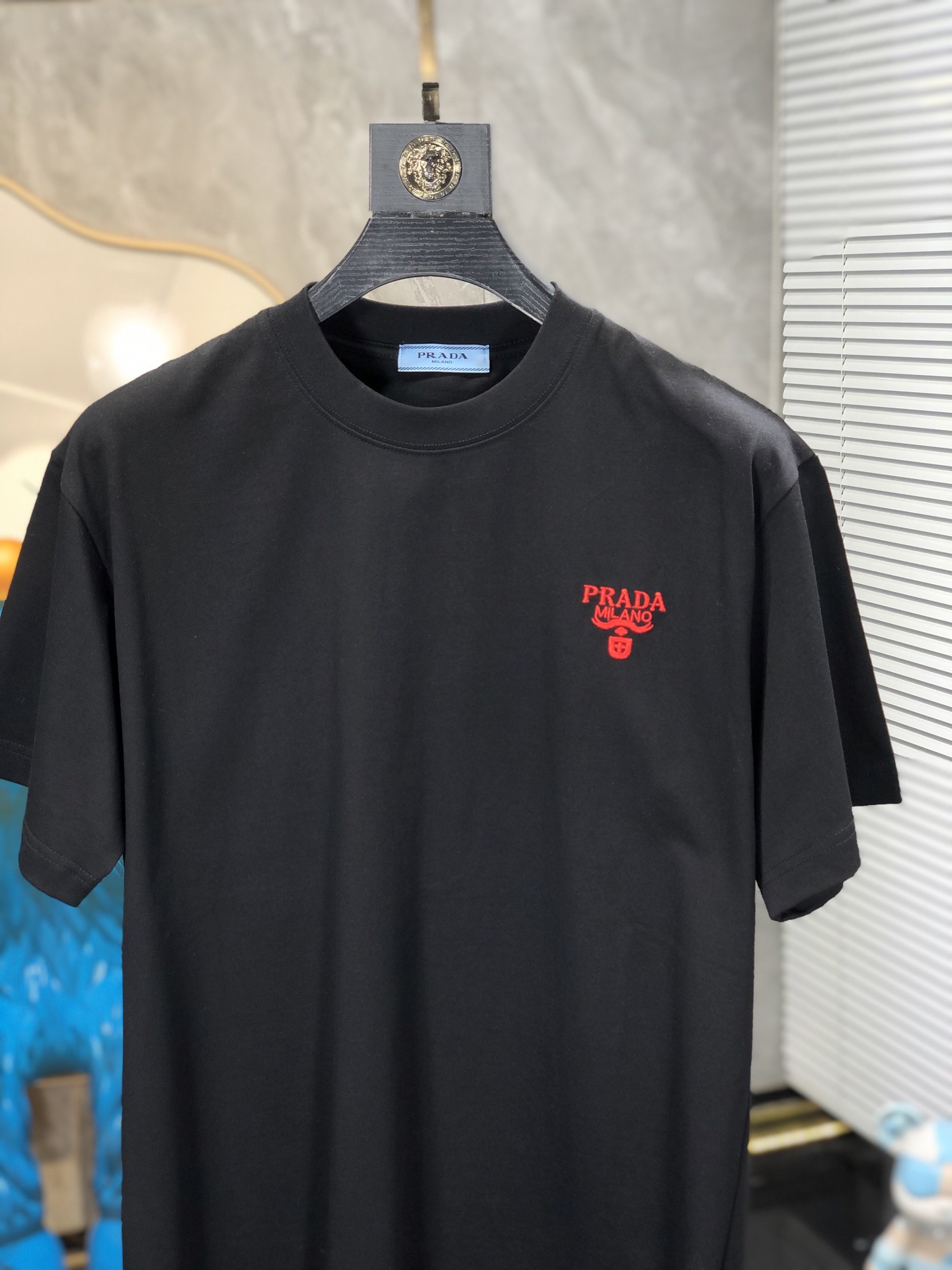 普拉达。🉑️穿200斤。2026春夏新品时尚圆领短袖👍高级定制百搭款式！更有实用感 任何人都可以轻松驾驭