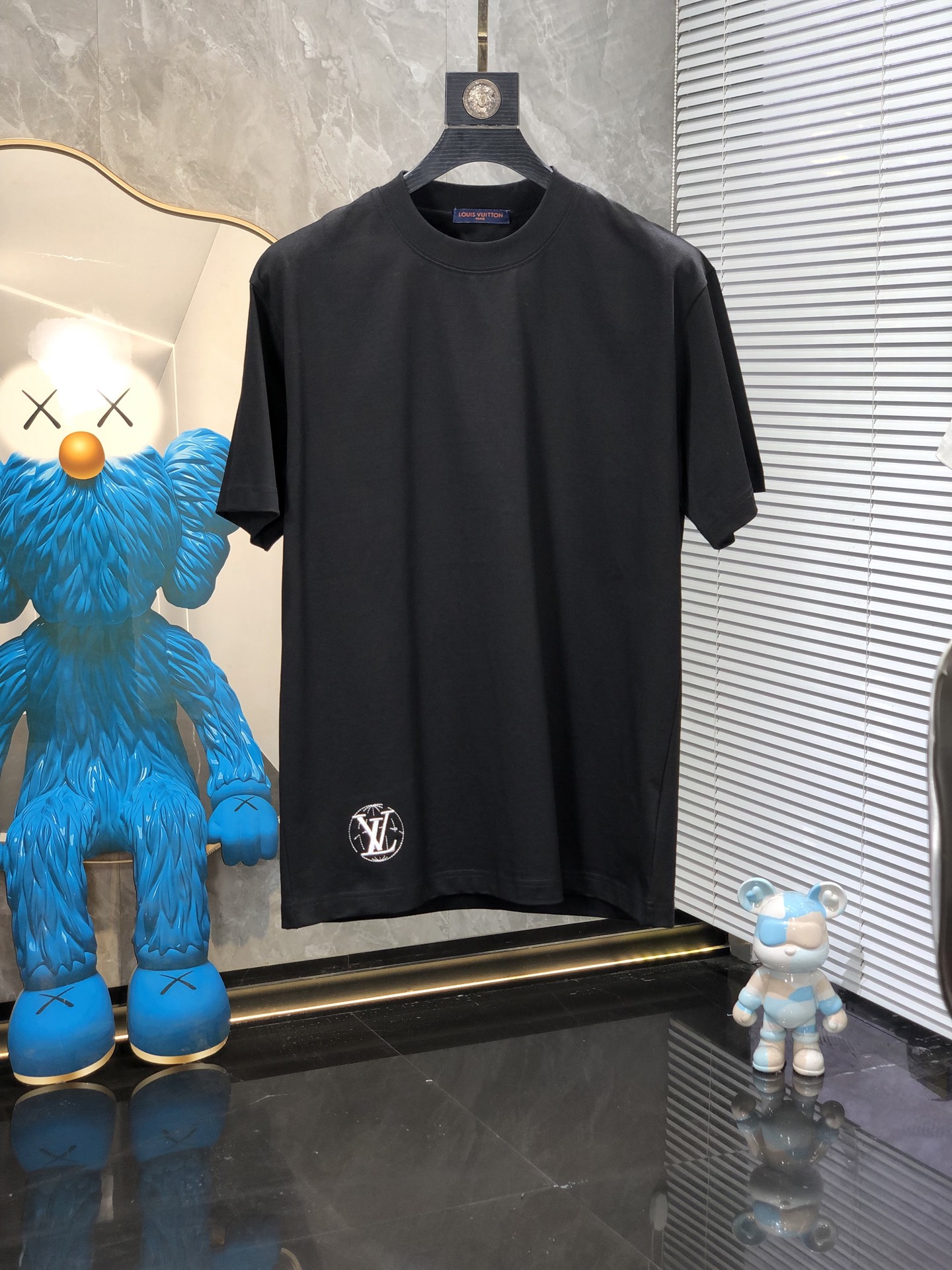 Lv。🉑️穿200斤。2026春夏新品时尚圆领短袖👍高级定制百搭款式！更有实用感 任何人都可以轻松驾驭 