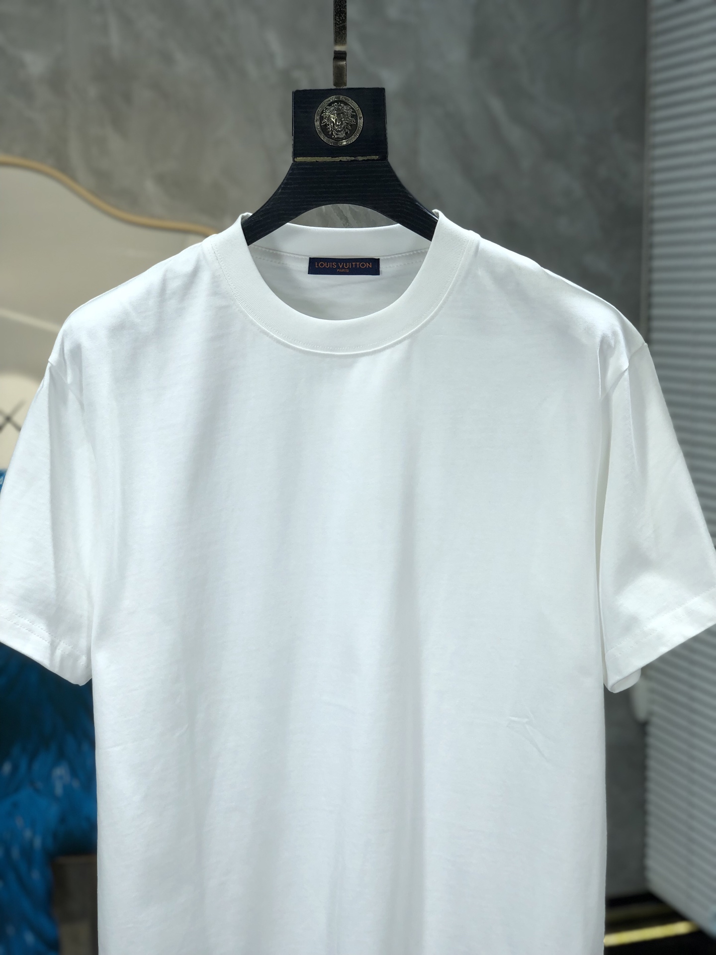 Lv。🉑️穿200斤。2026春夏新品时尚圆领短袖👍高级定制百搭款式！更有实用感 任何人都可以轻松驾驭 