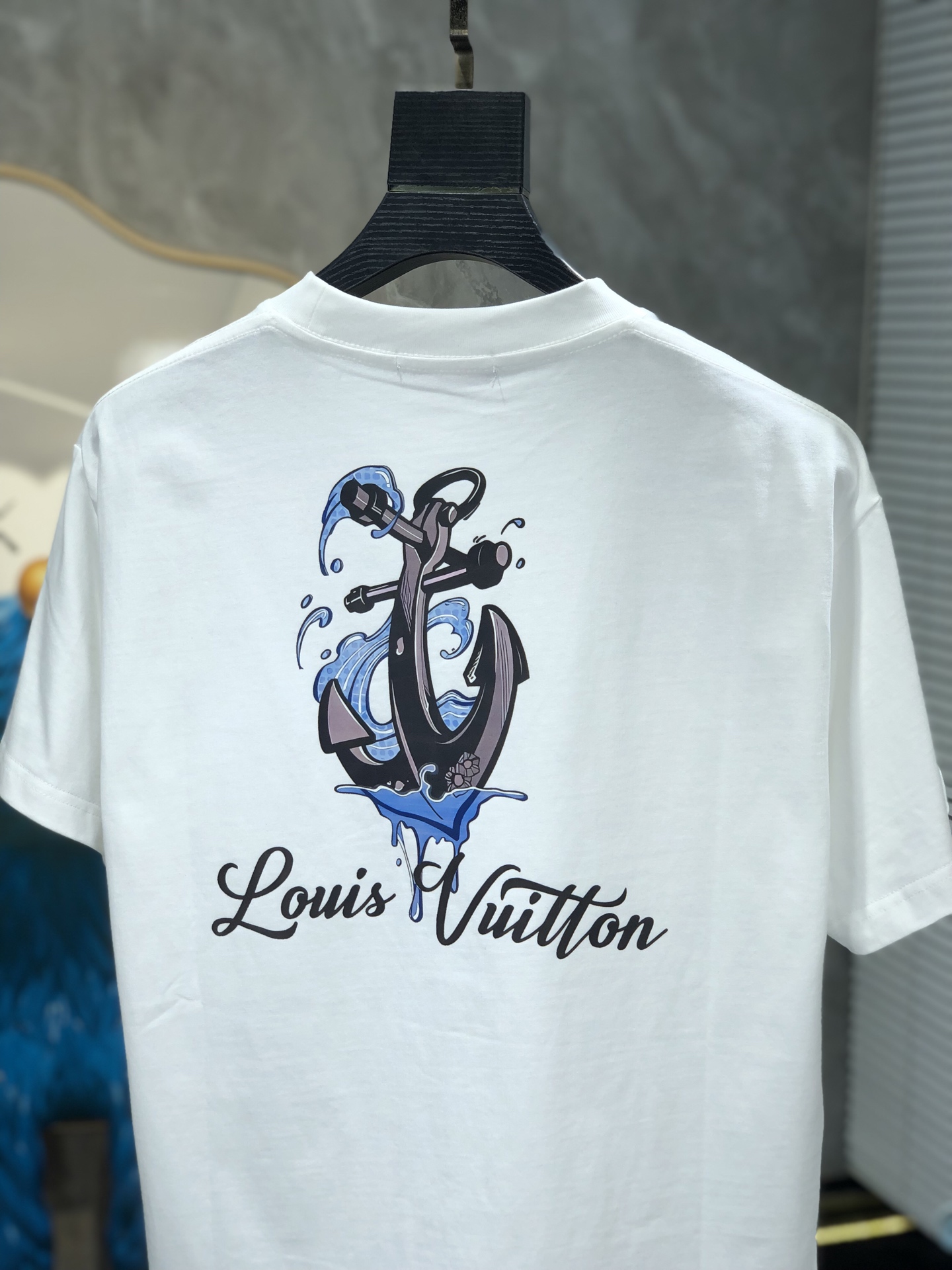 Lv。🉑️穿200斤。2026春夏新品时尚圆领短袖👍高级定制百搭款式！更有实用感 任何人都可以轻松驾驭 