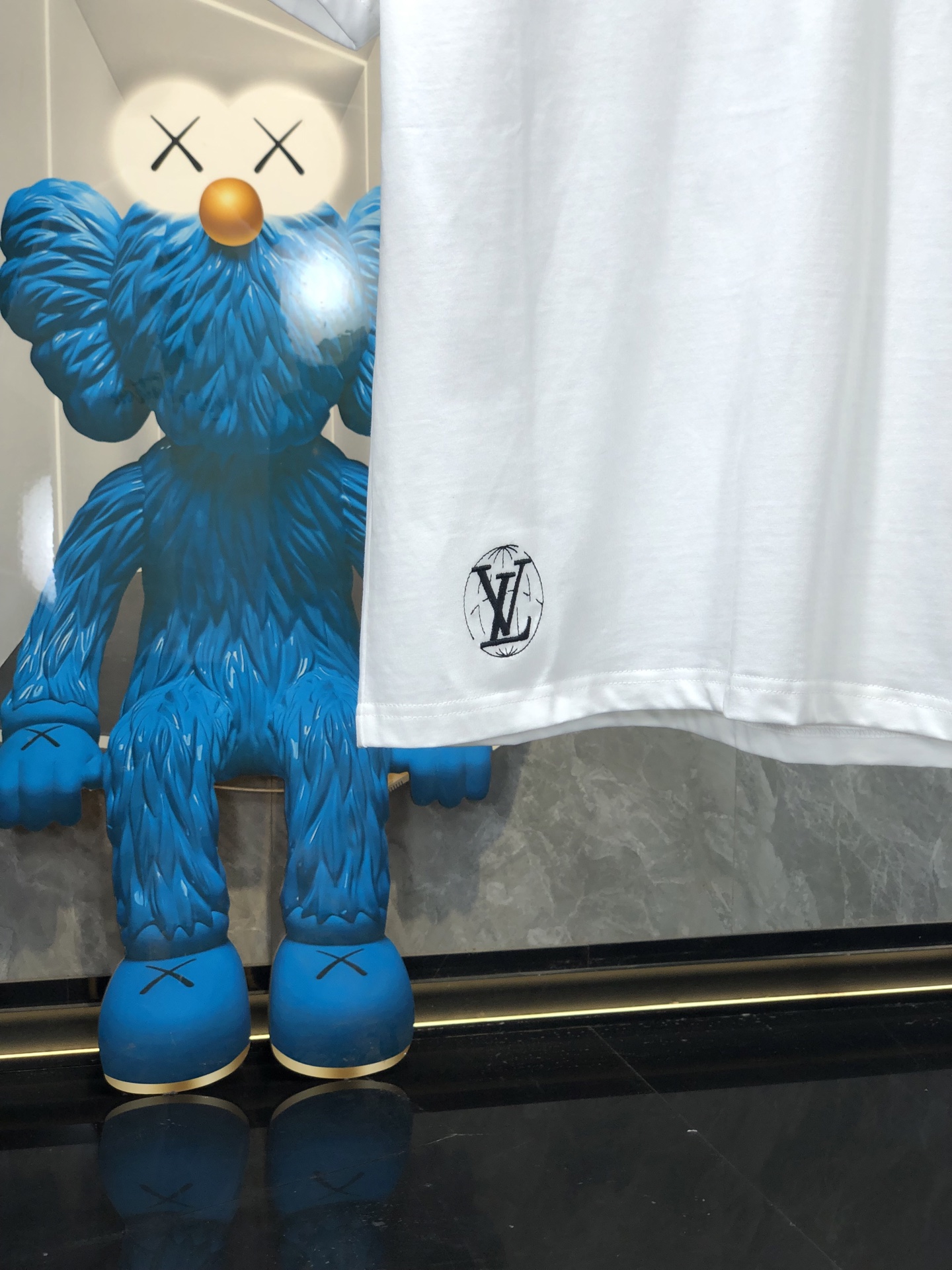 Lv。🉑️穿200斤。2026春夏新品时尚圆领短袖👍高级定制百搭款式！更有实用感 任何人都可以轻松驾驭 