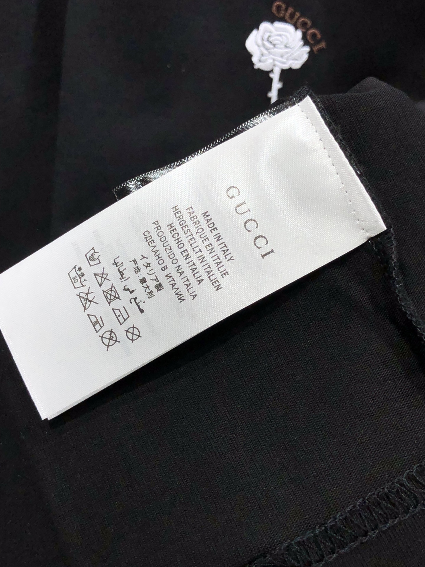Gucci。🉑️穿200斤。2026春夏新品时尚圆领短袖👍高级定制百搭款式！更有实用感 任何人都可以轻松