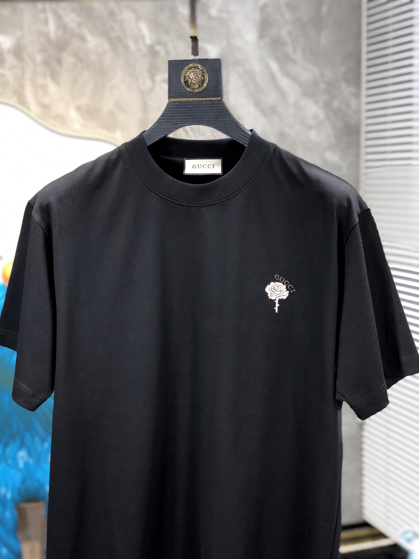 Gucci。🉑️穿200斤。2026春夏新品时尚圆领短袖👍高级定制百搭款式！更有实用感 任何人都可以轻松