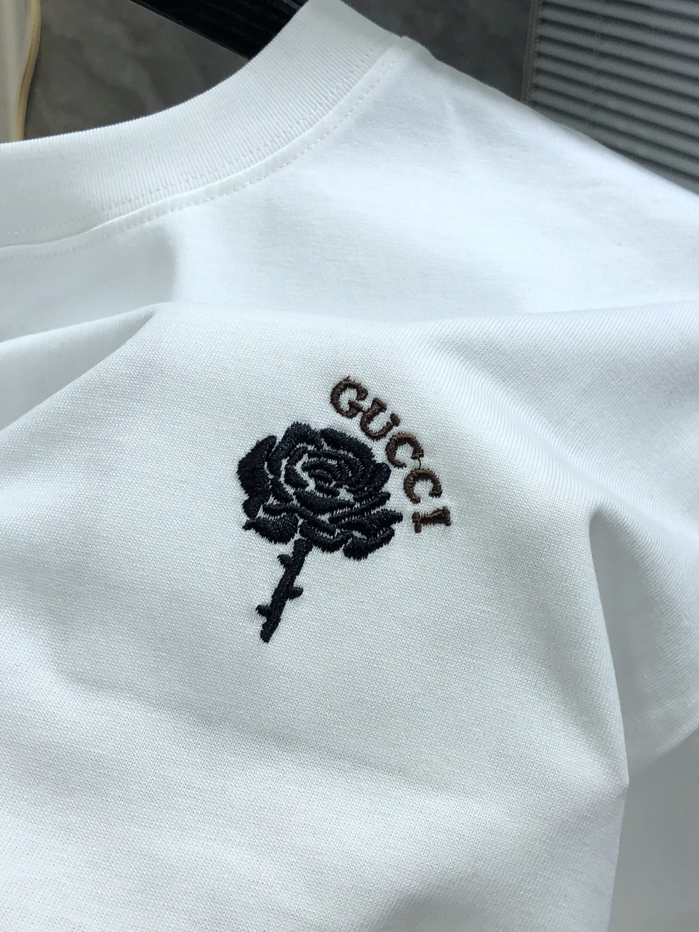 Gucci。🉑️穿200斤。2026春夏新品时尚圆领短袖👍高级定制百搭款式！更有实用感 任何人都可以轻松