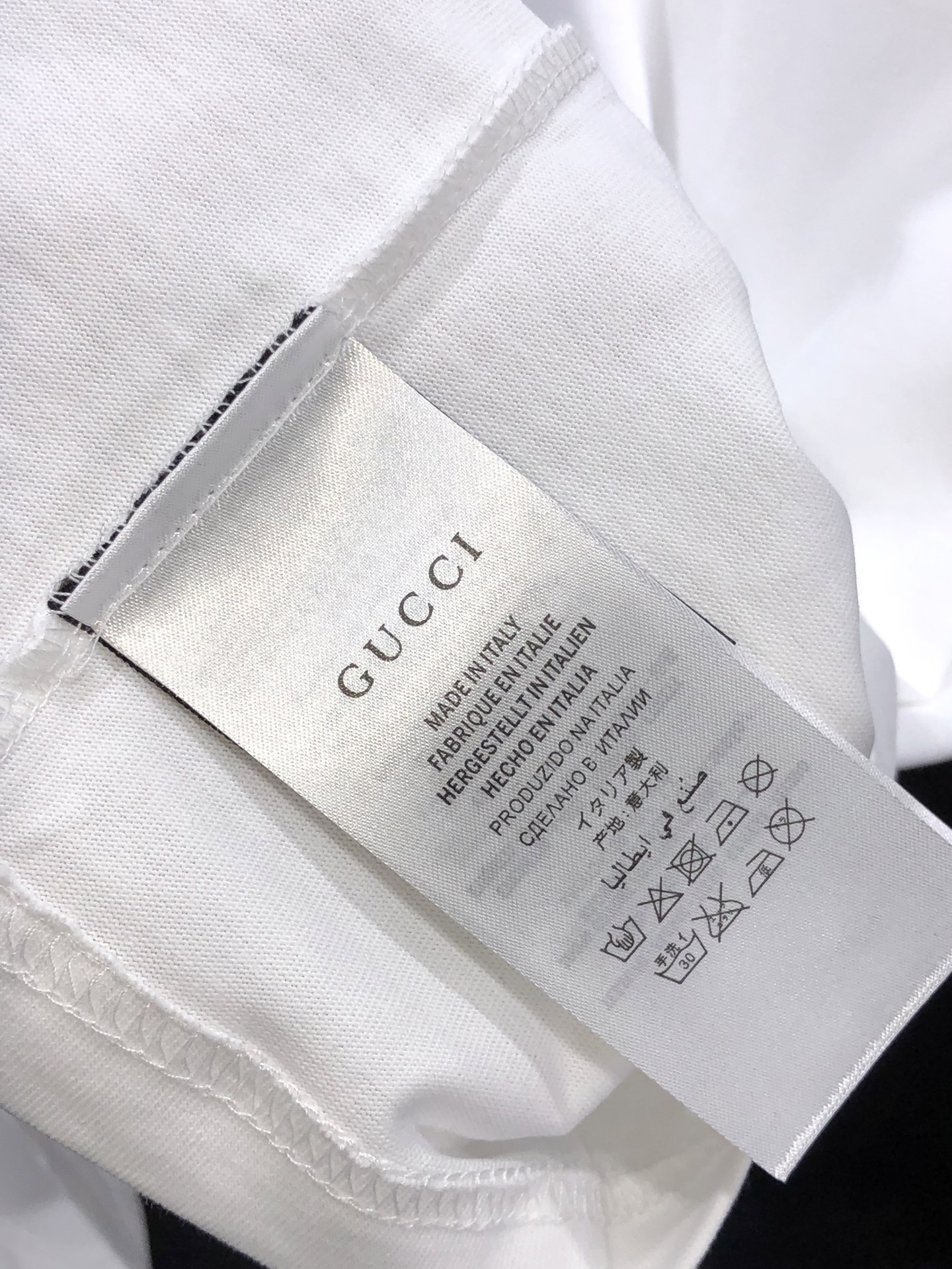 Gucci。🉑️穿200斤。2026春夏新品时尚圆领短袖👍高级定制百搭款式！更有实用感 任何人都可以轻松