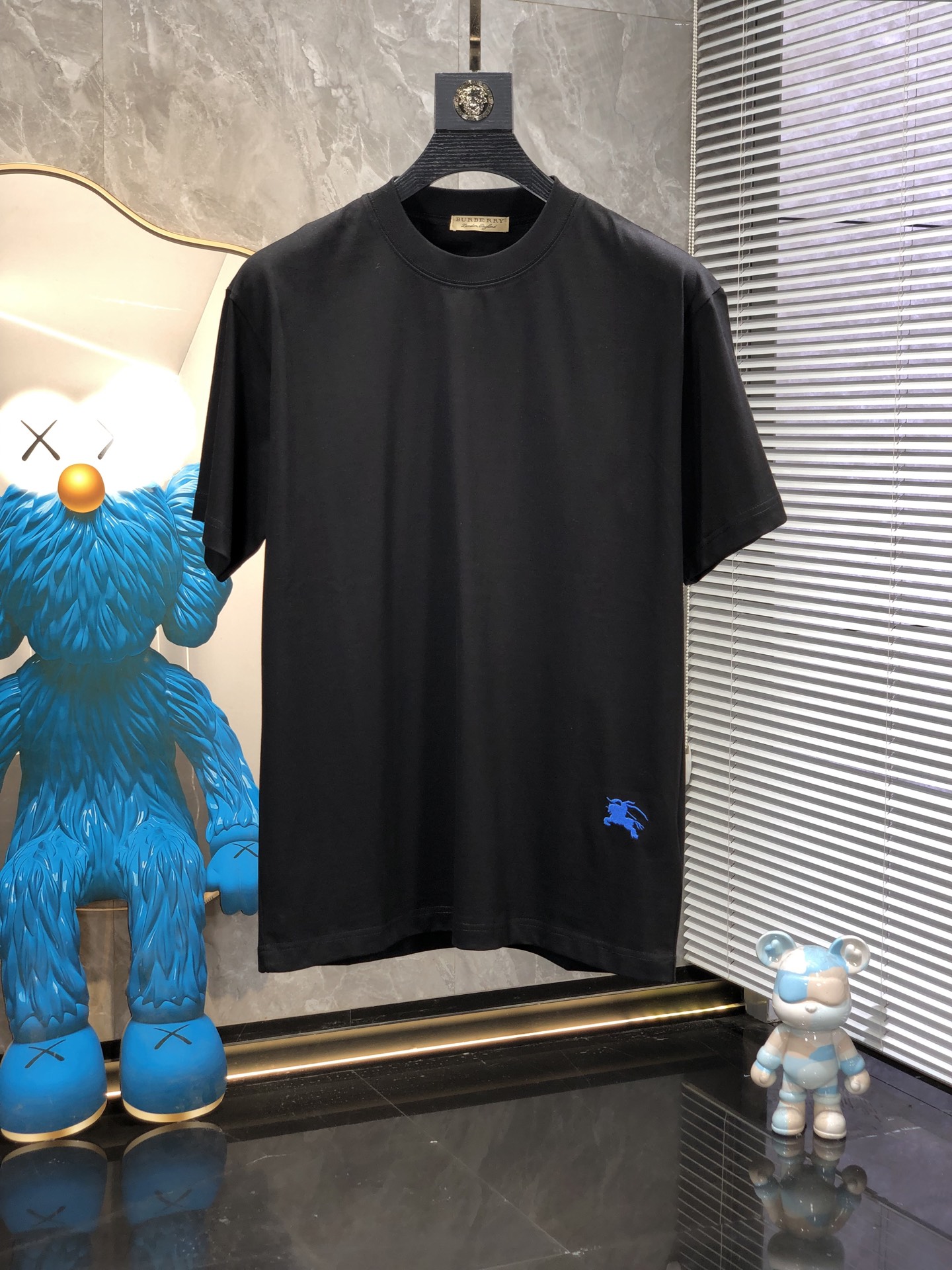 巴宝莉。🉑️穿200斤。2026春夏新品时尚圆领短袖👍高级定制百搭款式！更有实用感 任何人都可以轻松驾驭